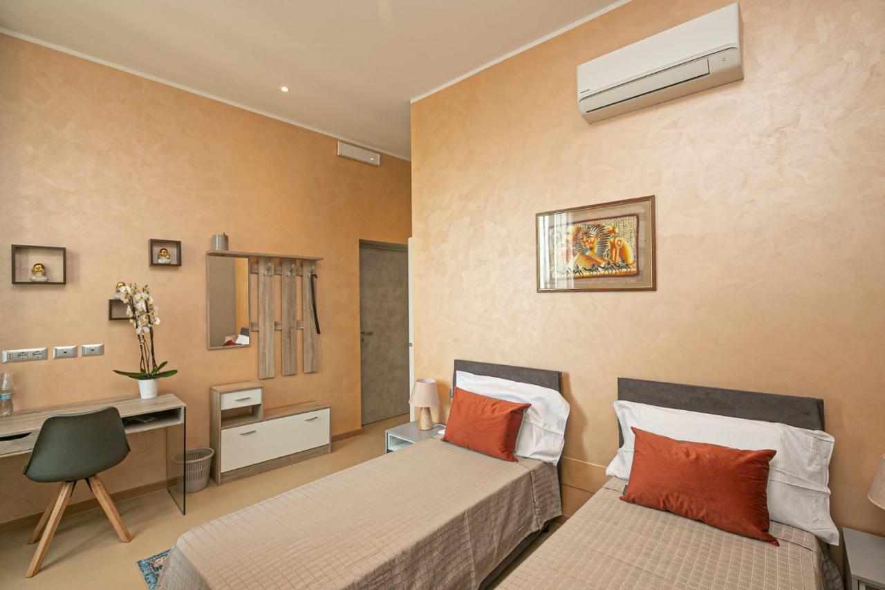 Twin Room,1481998910:JPEG