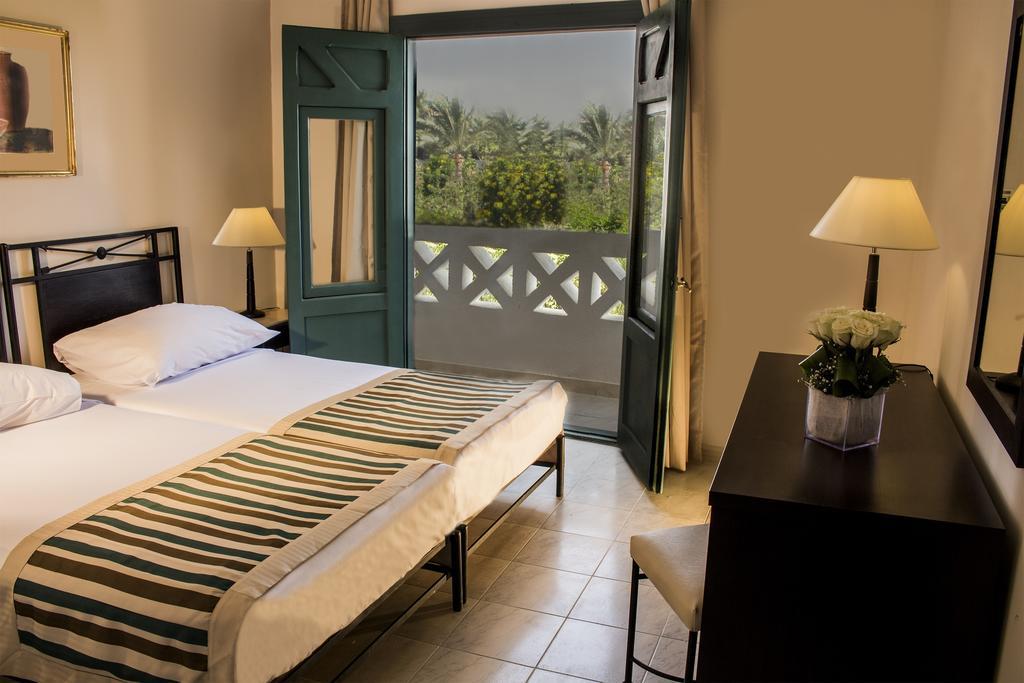 Standard Queen or Twin Bed Pool View