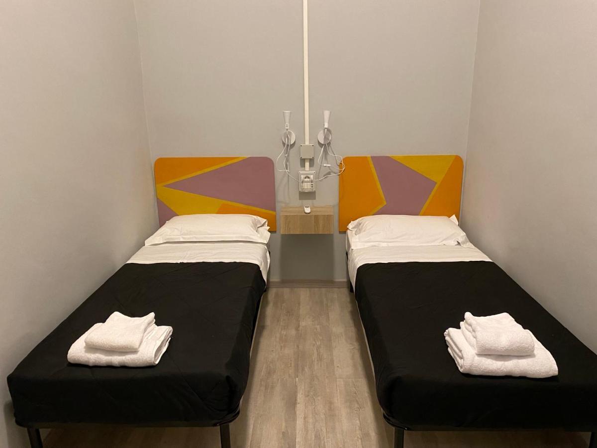 Twin Room,1681882219:JPEG
