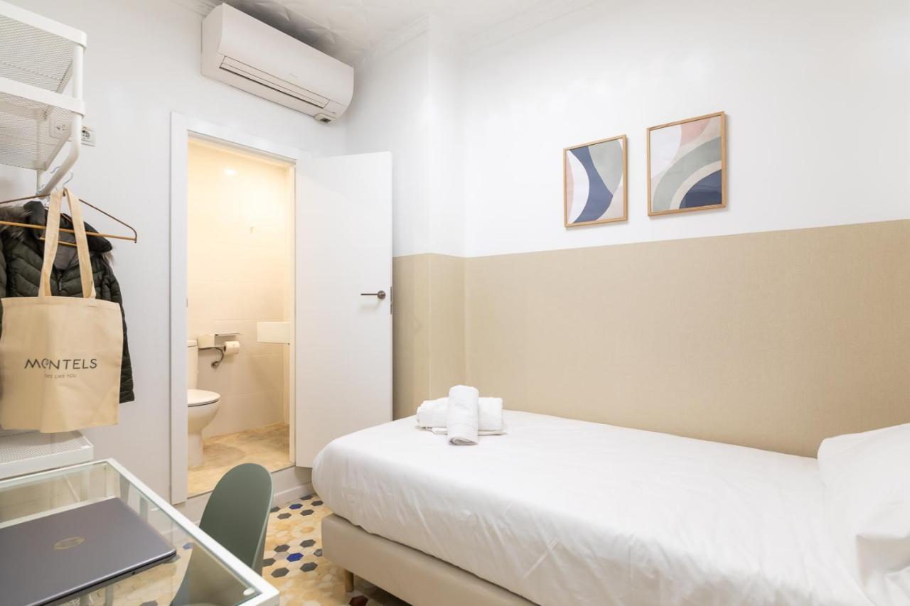 Interior Single Room with private Bathroom,1499240047:JPEG