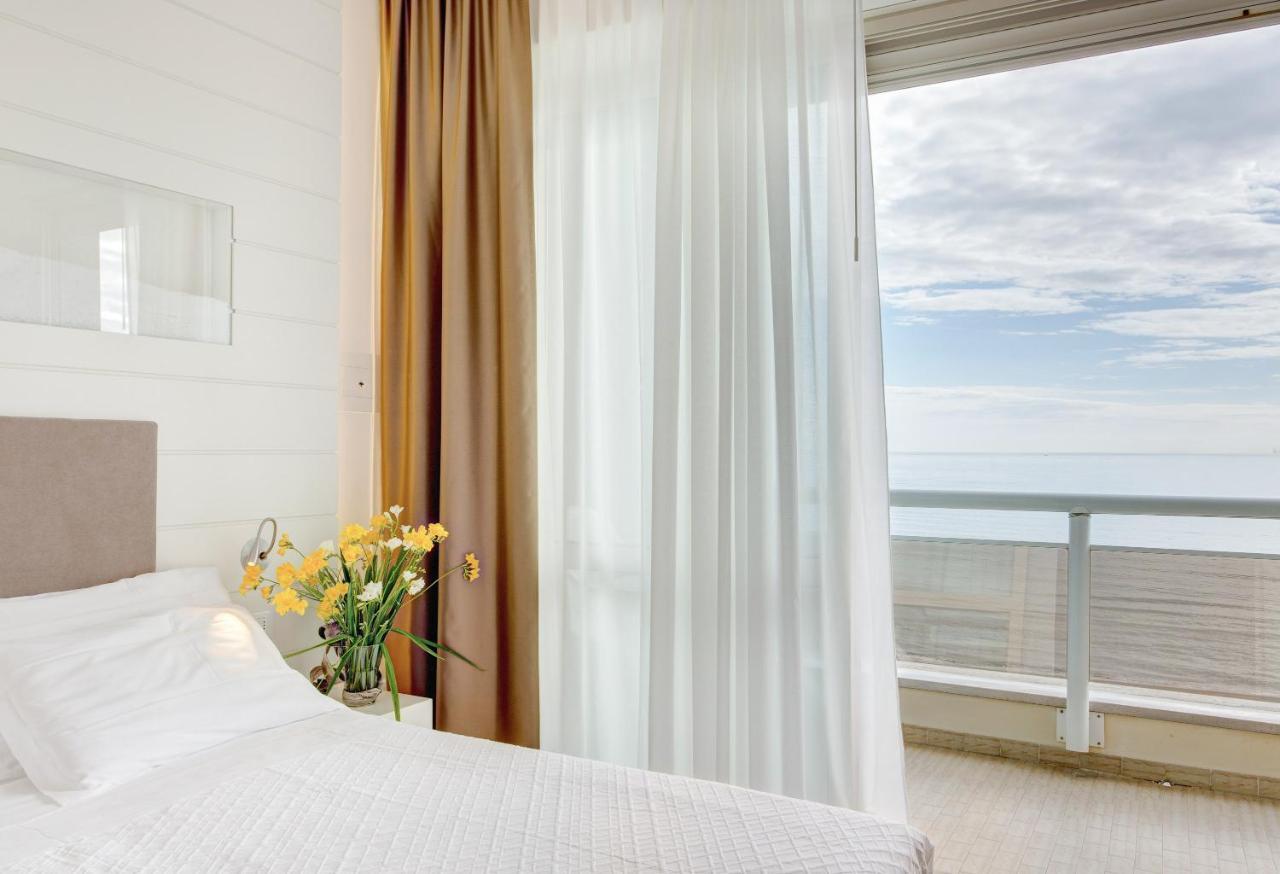 Deluxe Double or Twin Room with Front Sea View,1498743301:JPEG