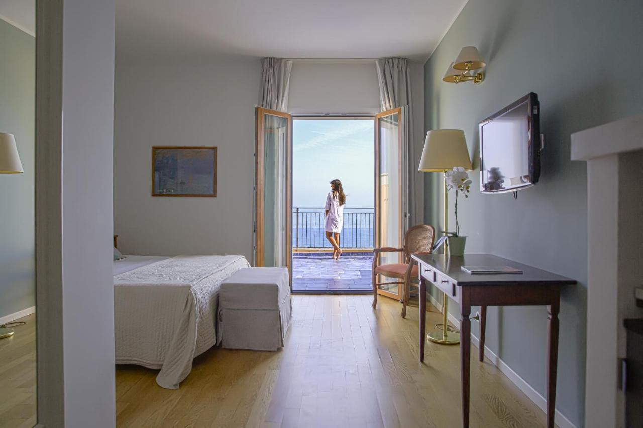 Junior Suite with Sea View (2 Adults),1498746241:JPEG