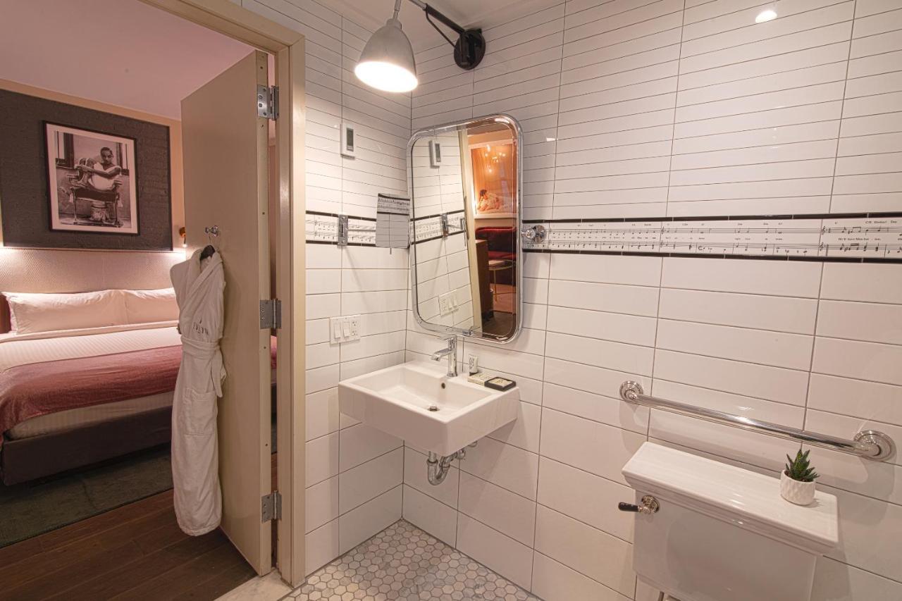 Camera Deluxe con 1 Letto Queen-Size e Accesso Disabili