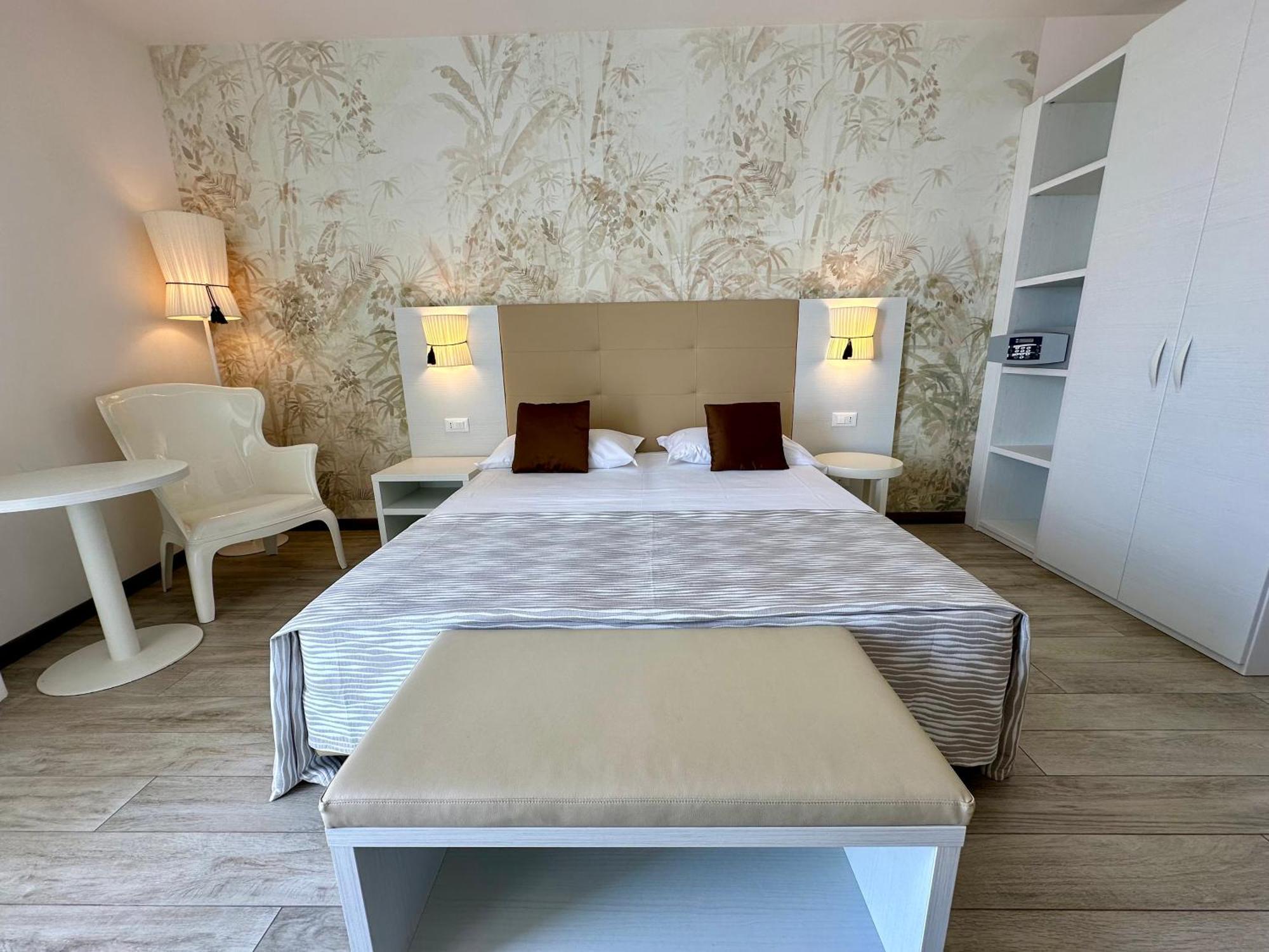Deluxe Double or Twin with Terrace and Side Sea View,1600576413:JPEG