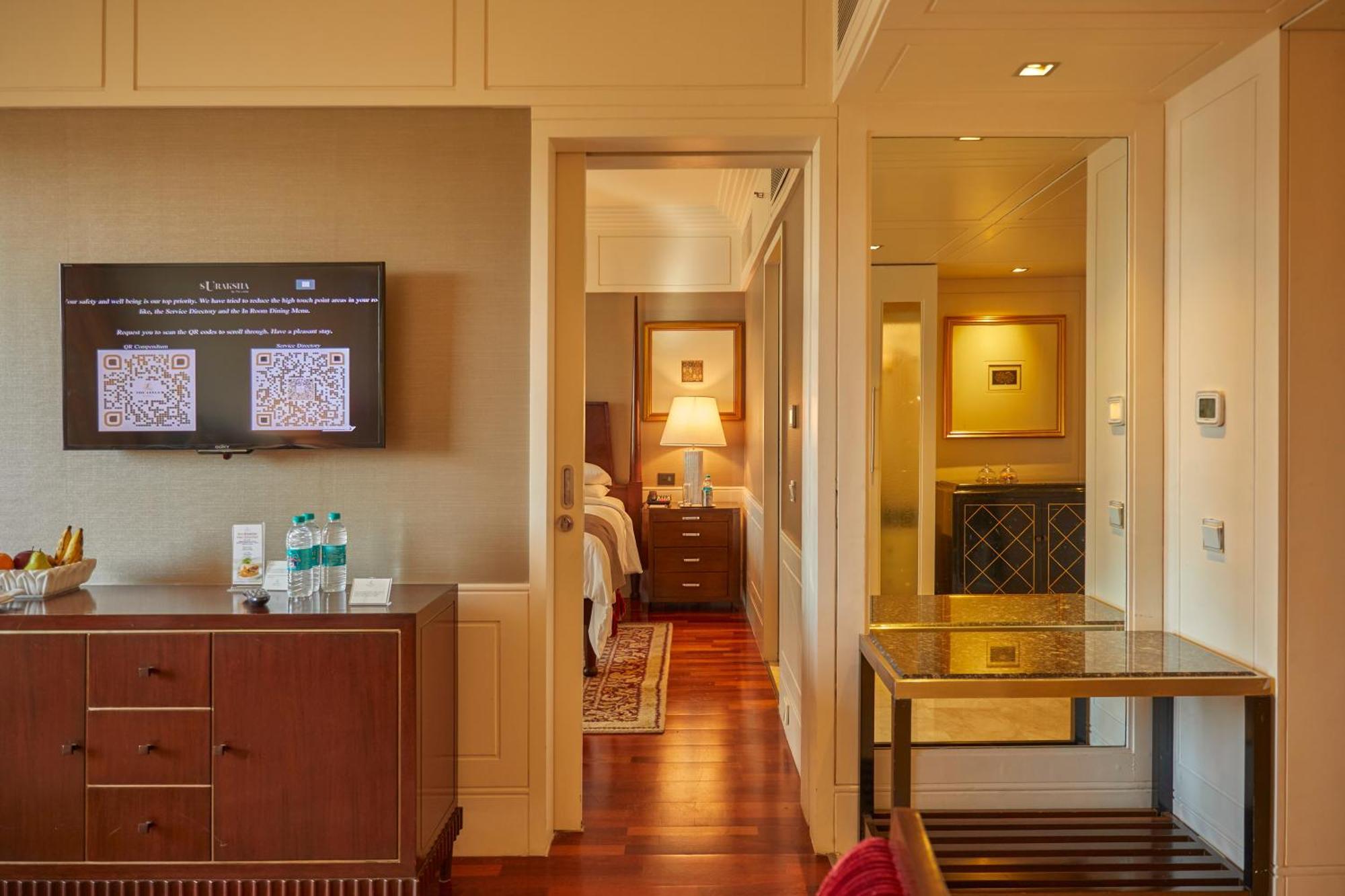 Royal Club Parlor Suite Bathtub Airport Transfers High Tea Evening Cocktail Hours