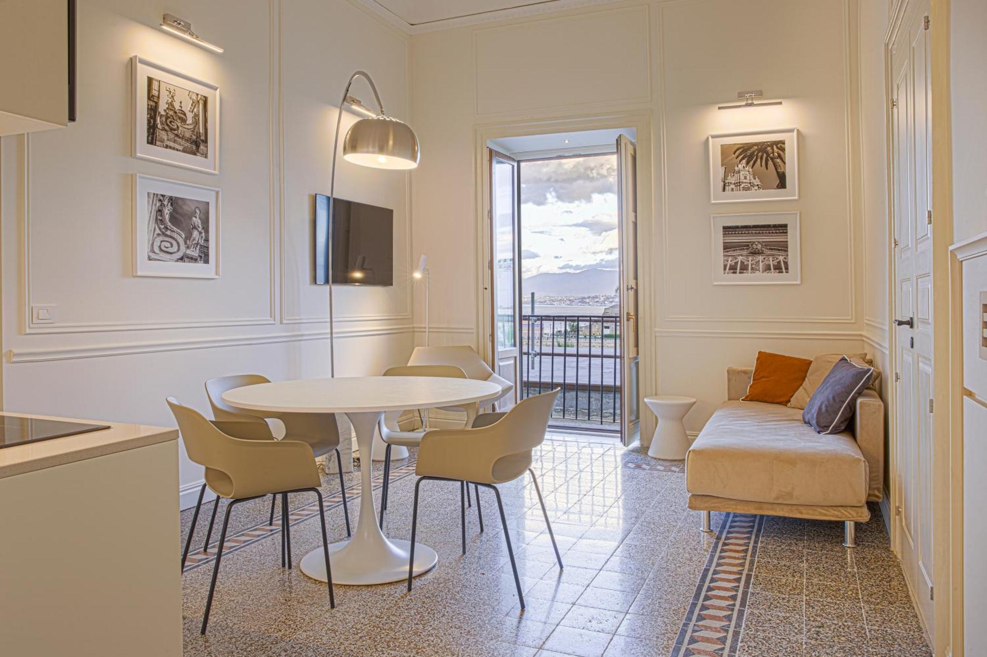 Deluxe Suite with Sea View,1527854773:JPEG