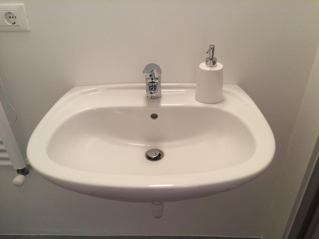 Camera Matrimoniale/Doppia con Letti Singoli con Bagno in Comune
