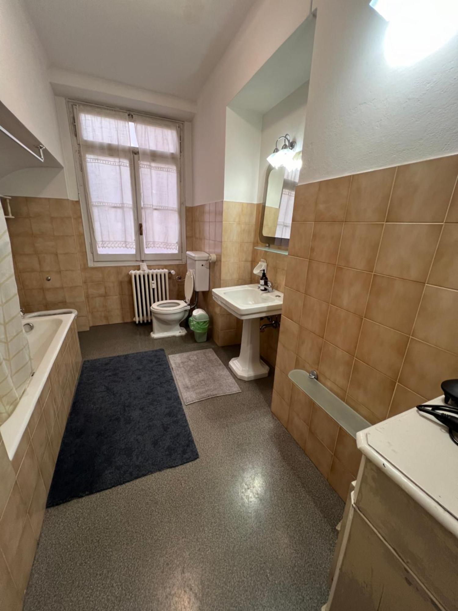 Camera Matrimoniale con Bagno in Comune