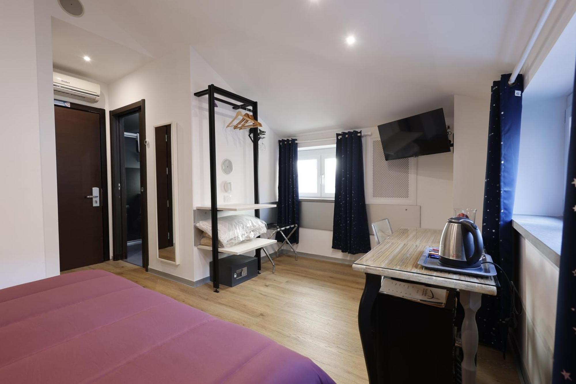 Double Room Private Bathroom