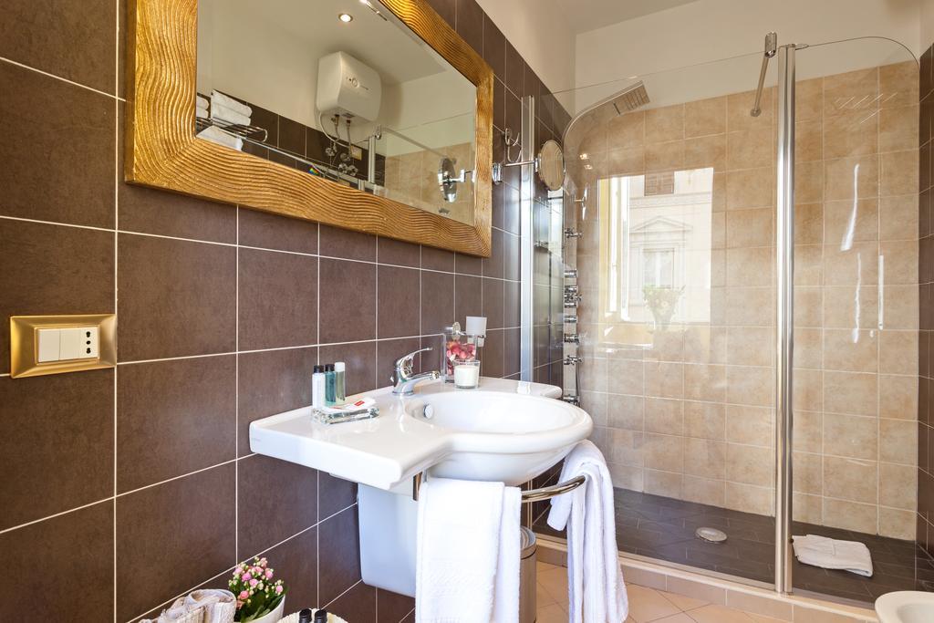 Deluxe Double Room with Hydromassage Shower,220402070:JPEG
