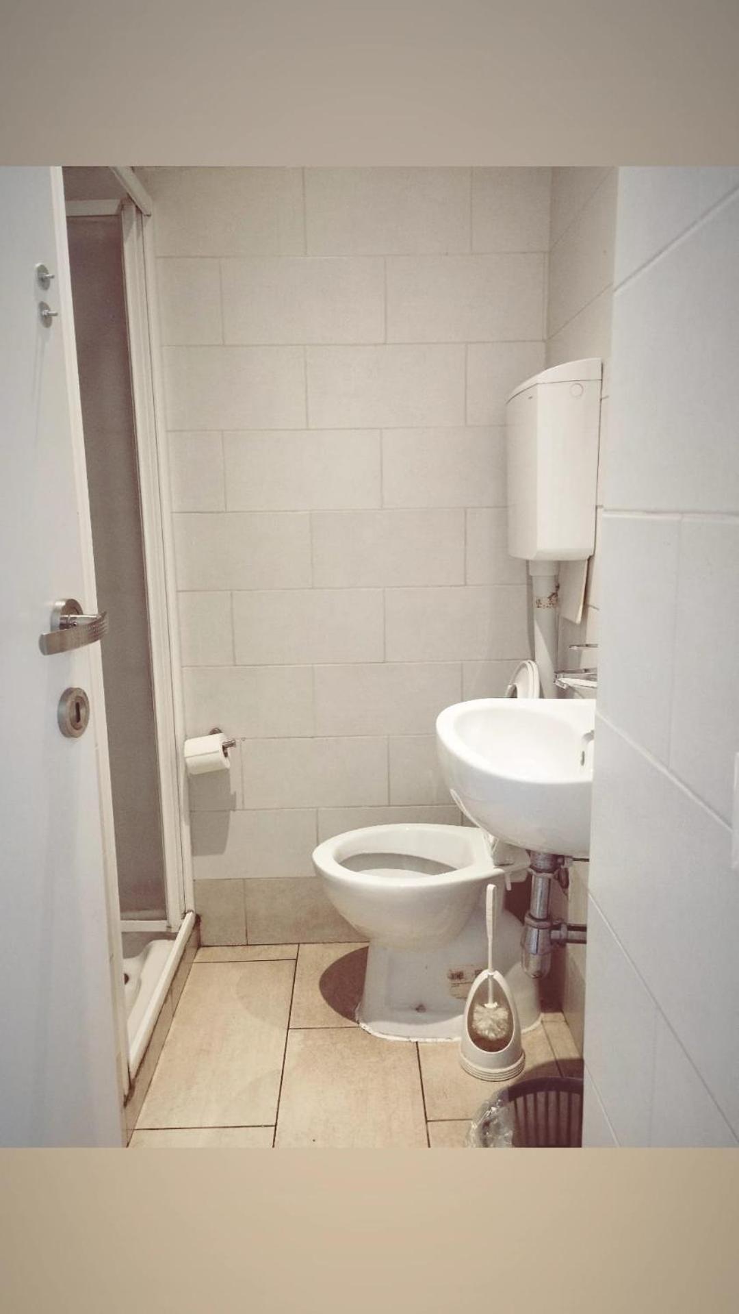 Posto Letto in Dormitorio Misto con 6 Letti