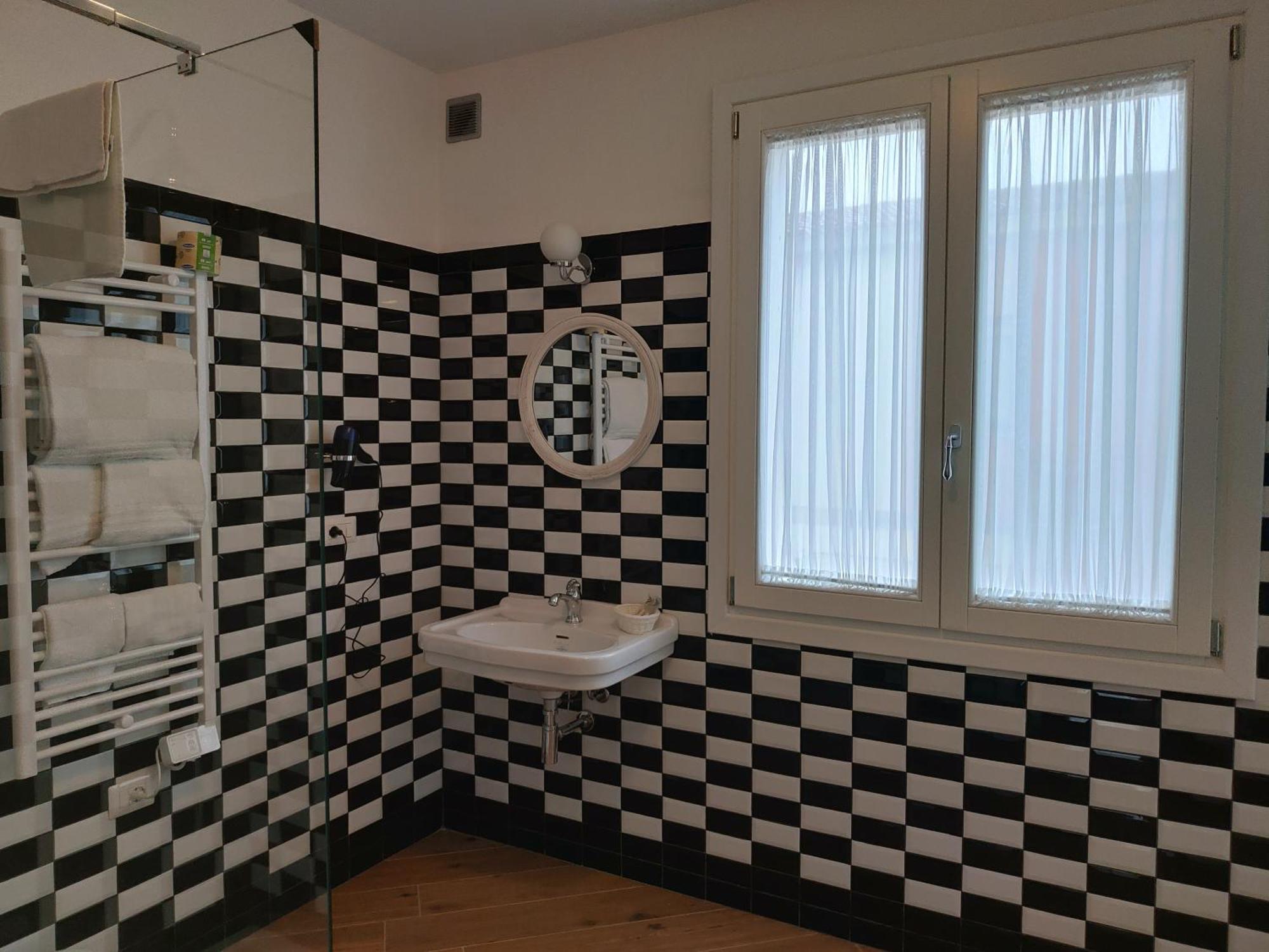 Superior King Room,1527701365:JPEG