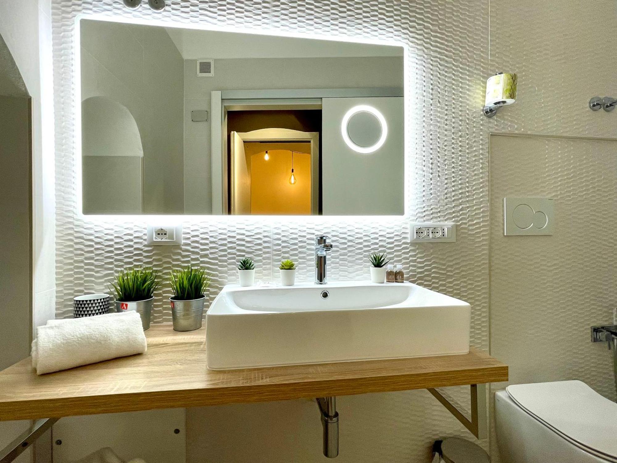 Double Room with Private External Bathroom,1565656693:JPEG