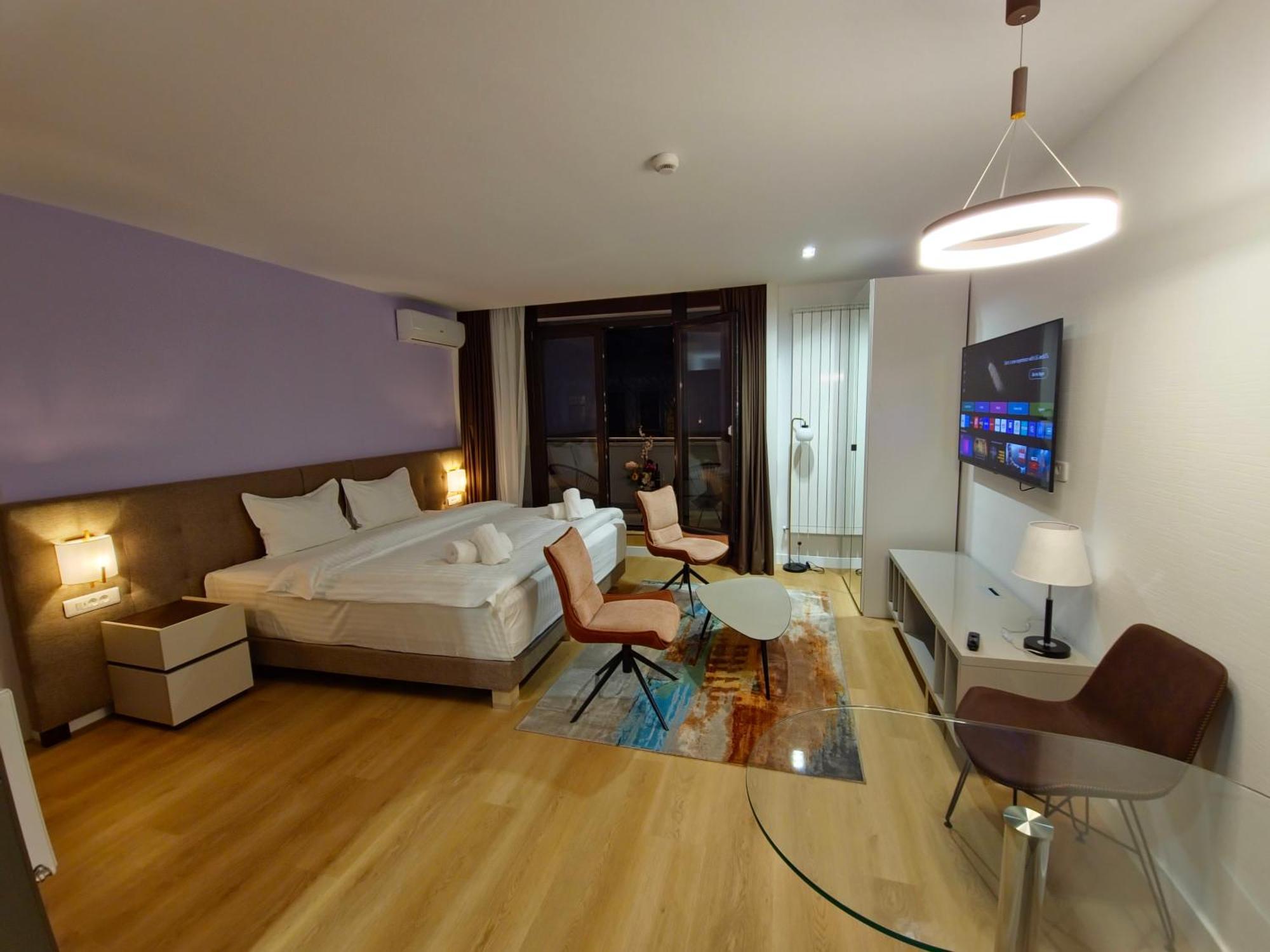 Twin Deluxe King Room Balcony