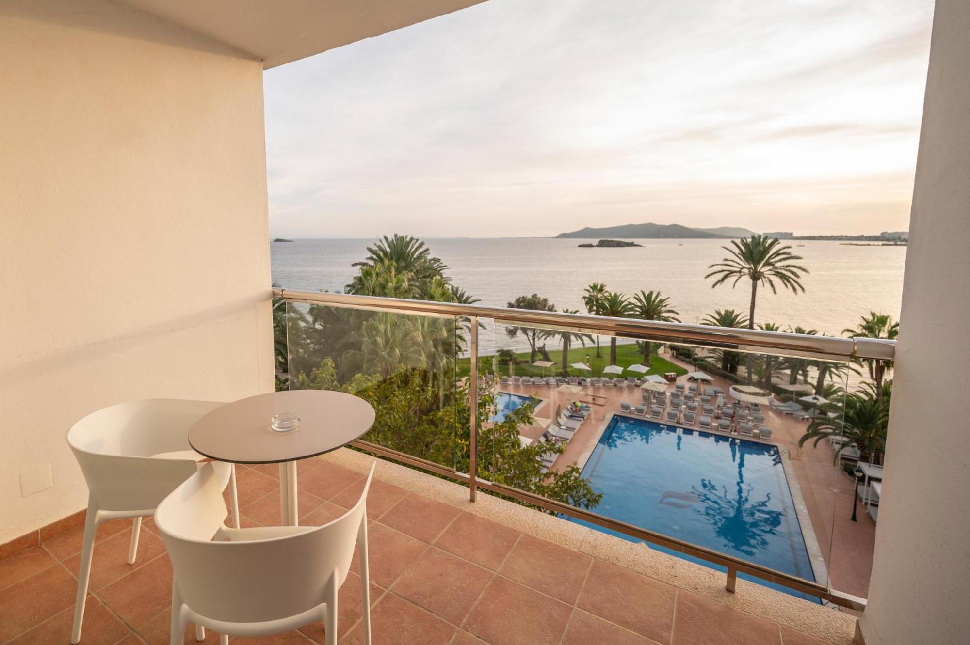 Double or Twin Room with Sea View,1540224292:JPEG