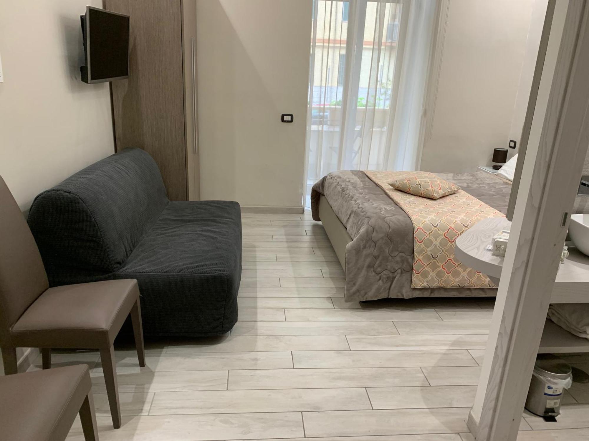 Family Room with Balcony,1540287409:JPEG