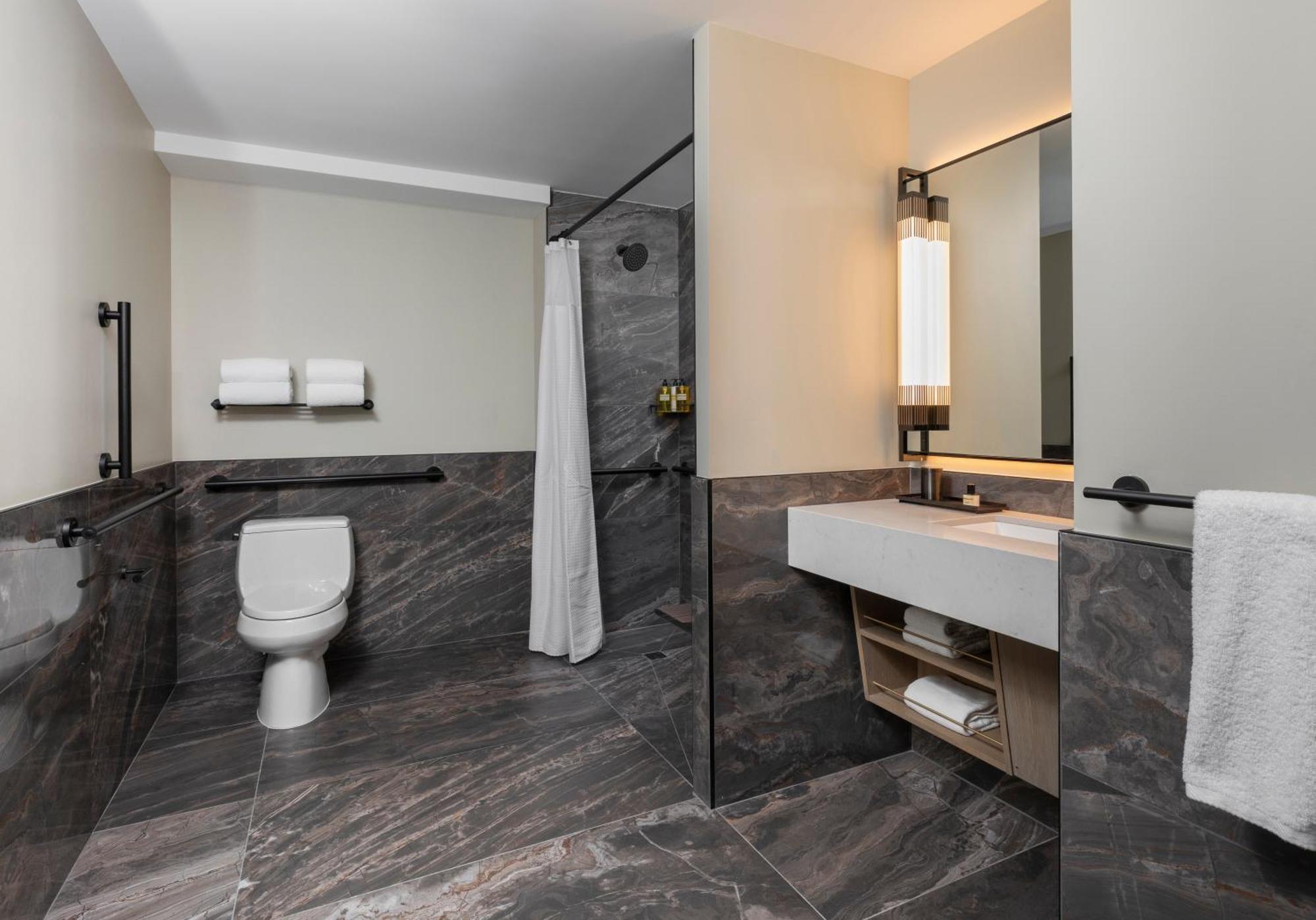 Suite King con 1 Camera da Letto - Accessibile agli ospiti con mobilità ridotta/piano alto