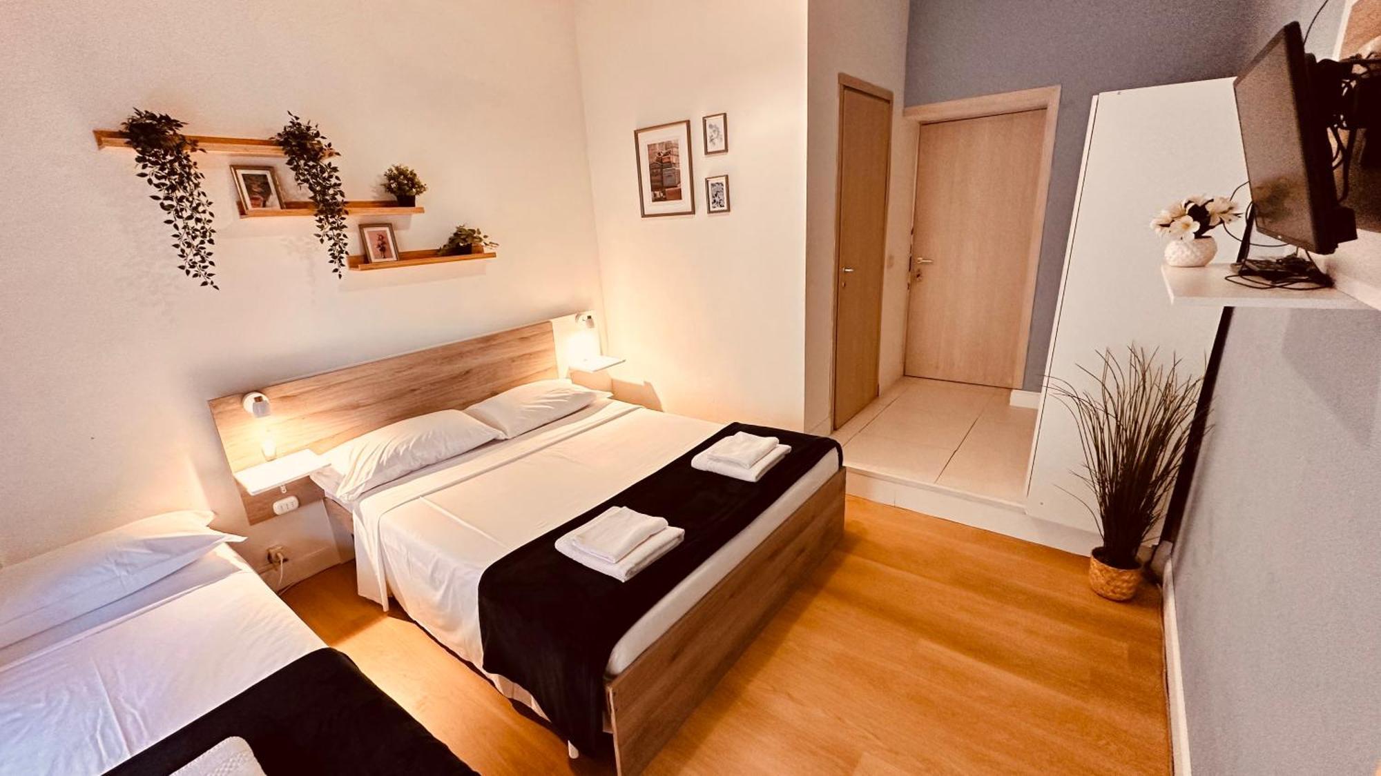 Double Room with Private Bathroom,1544313115:JPEG