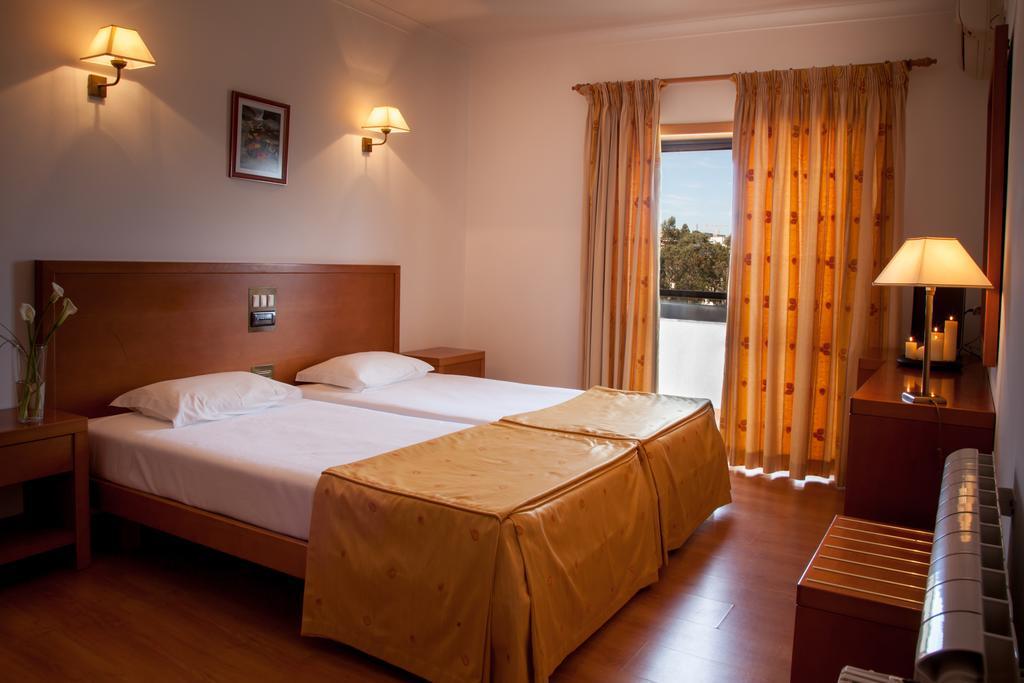 Twin Room,127382370:JPEG