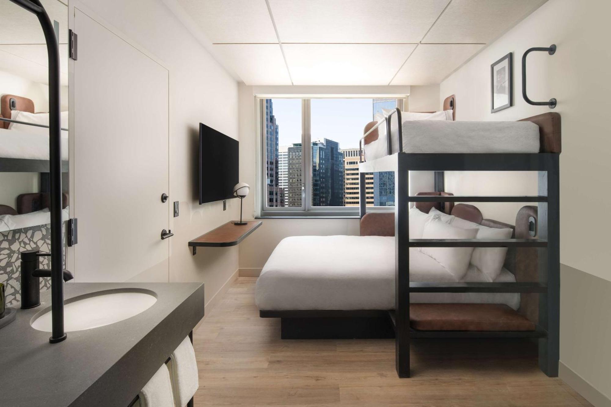 Camera con Vista sulla Città e 1 Letto a Castello (1 Letto Singolo e 1 Letto Queen Size)
