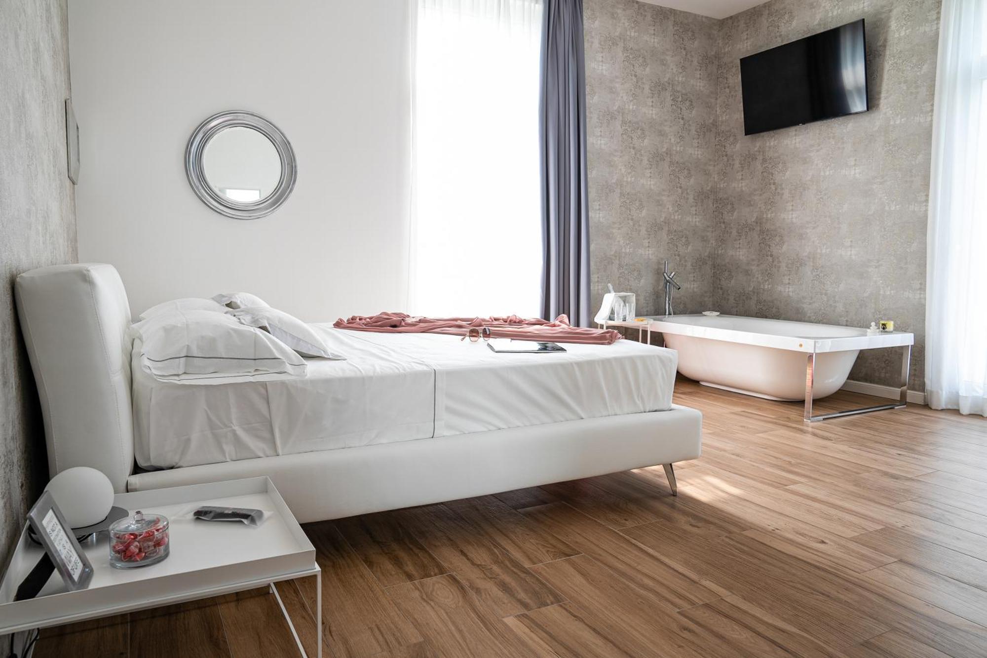Deluxe King Room,1549771420:JPEG