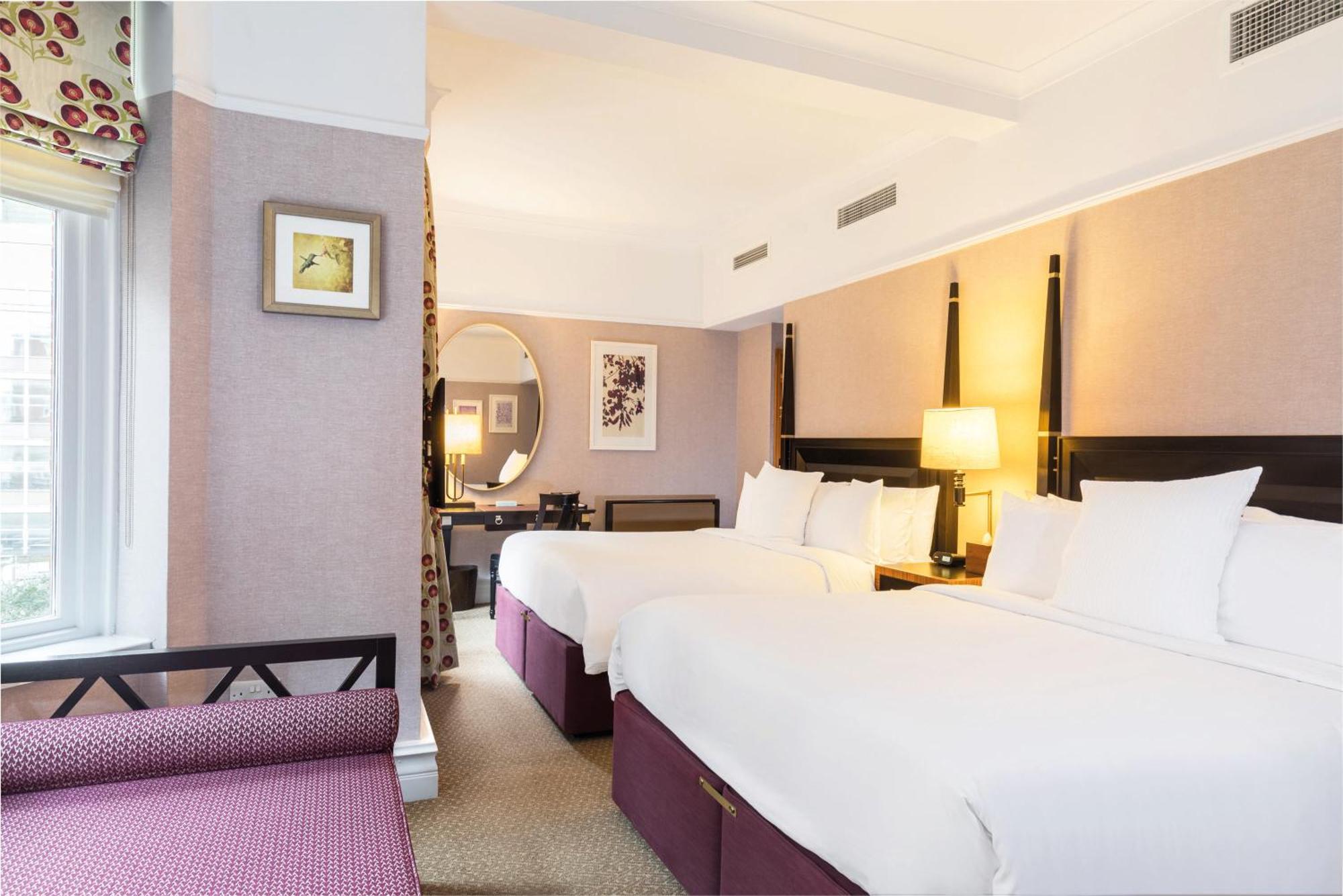 Camera Familiare con 2 Letti Queen-Size e 1 Letto Estraibile