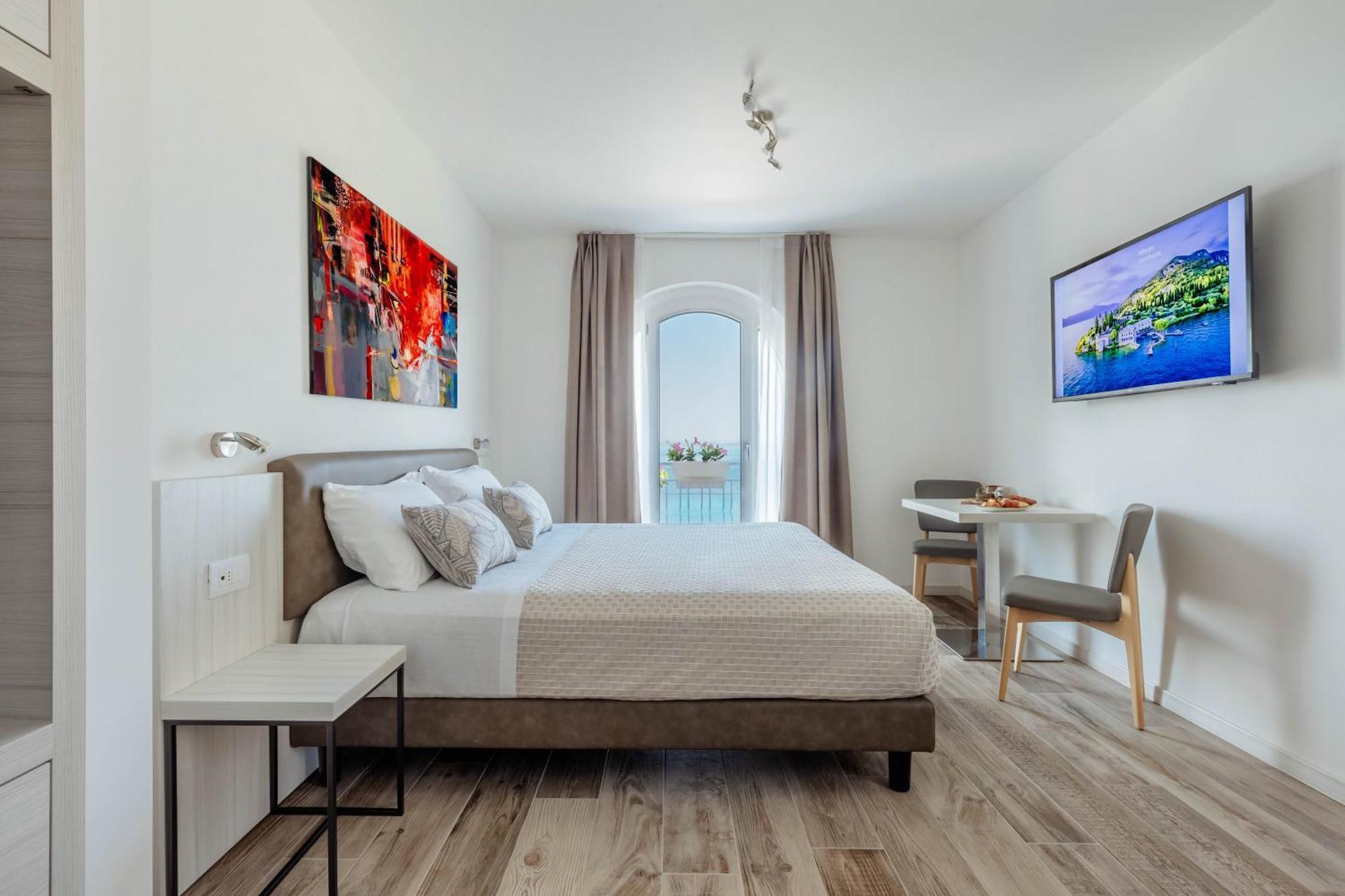 Junior Suite with Lake View,1554286393:JPEG