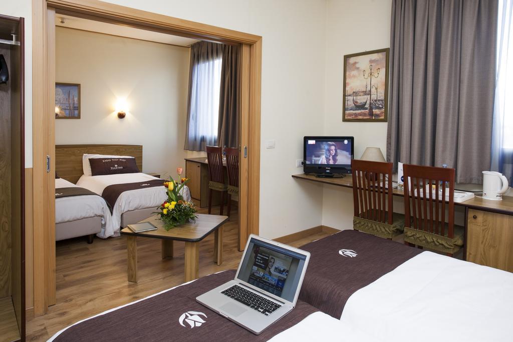 Camera Standard con Letto Queen-Size e 2 Divani a Tetto