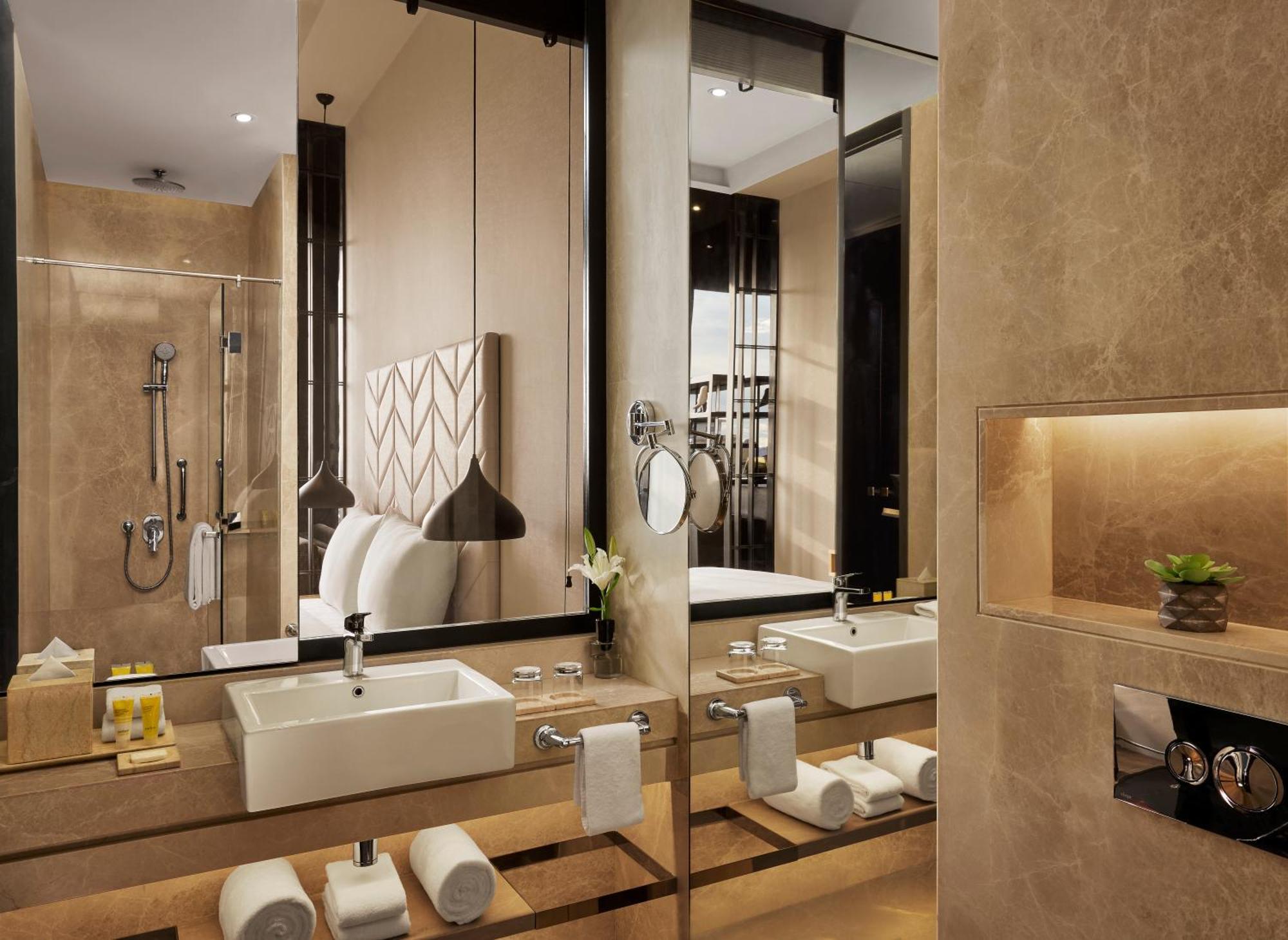 King Studio Suite