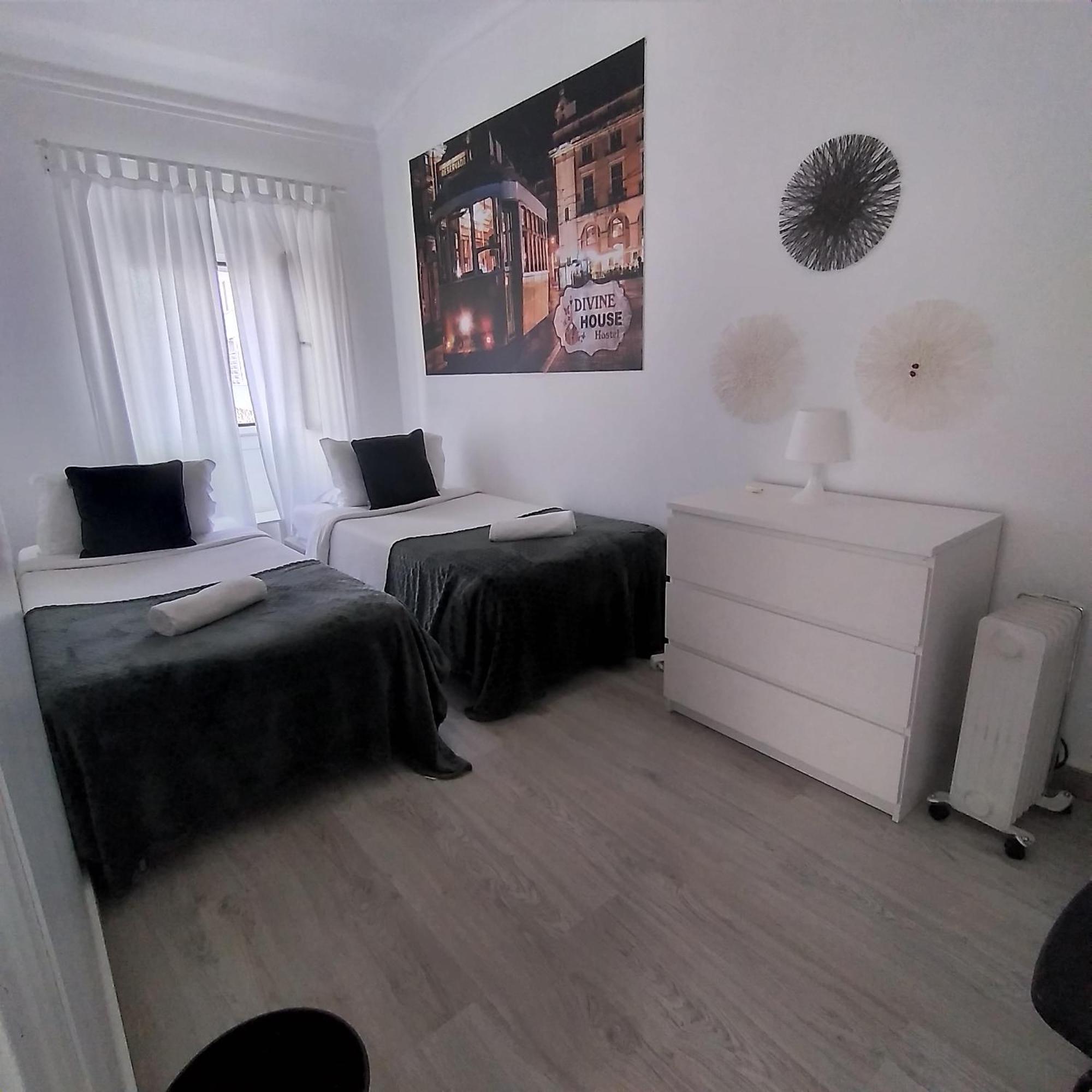 Camera Budget Doppia con Letti Singoli con Bagno in Comune
