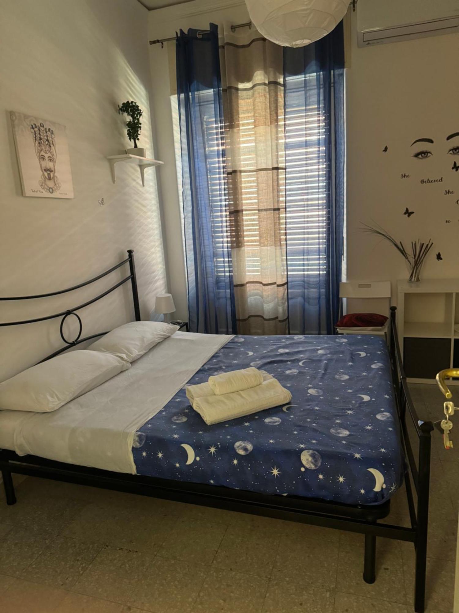 Camera Matrimoniale con Bagno in Comune
