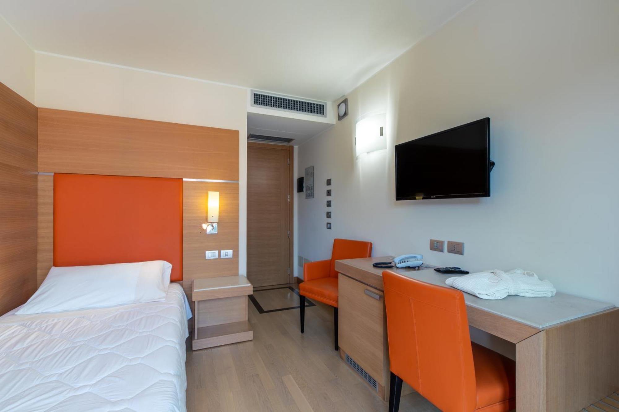 Single Room,1585470722:JPEG