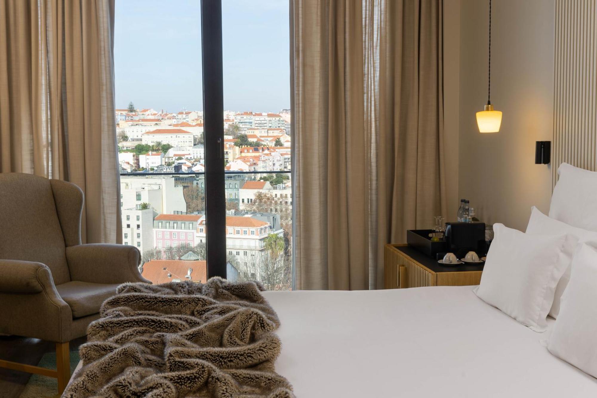 Camera Superior Matrimoniale/Doppia con Letti Singoli con Vista Città