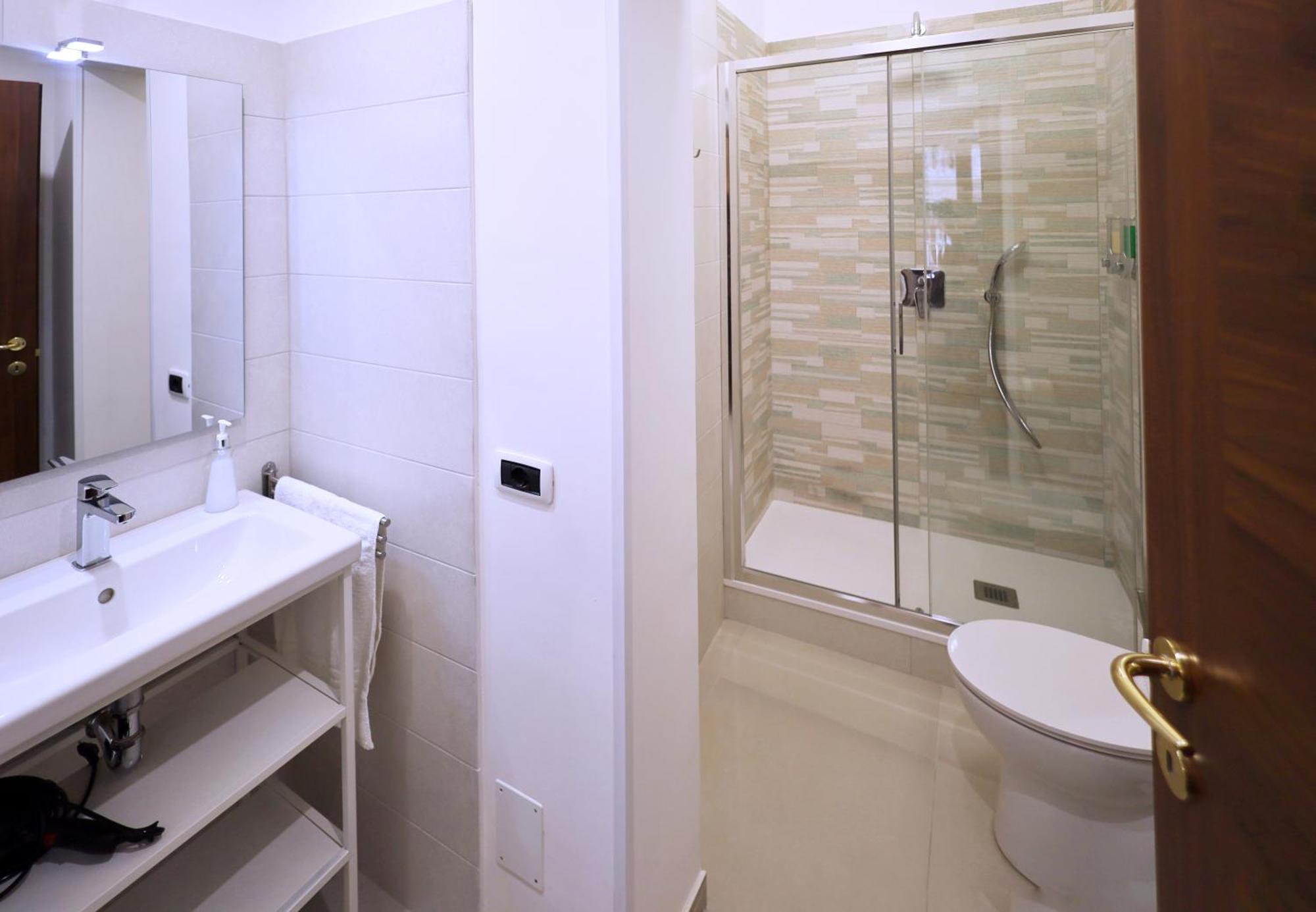 Camera Doppia con Letti Singoli con Bagno Privato