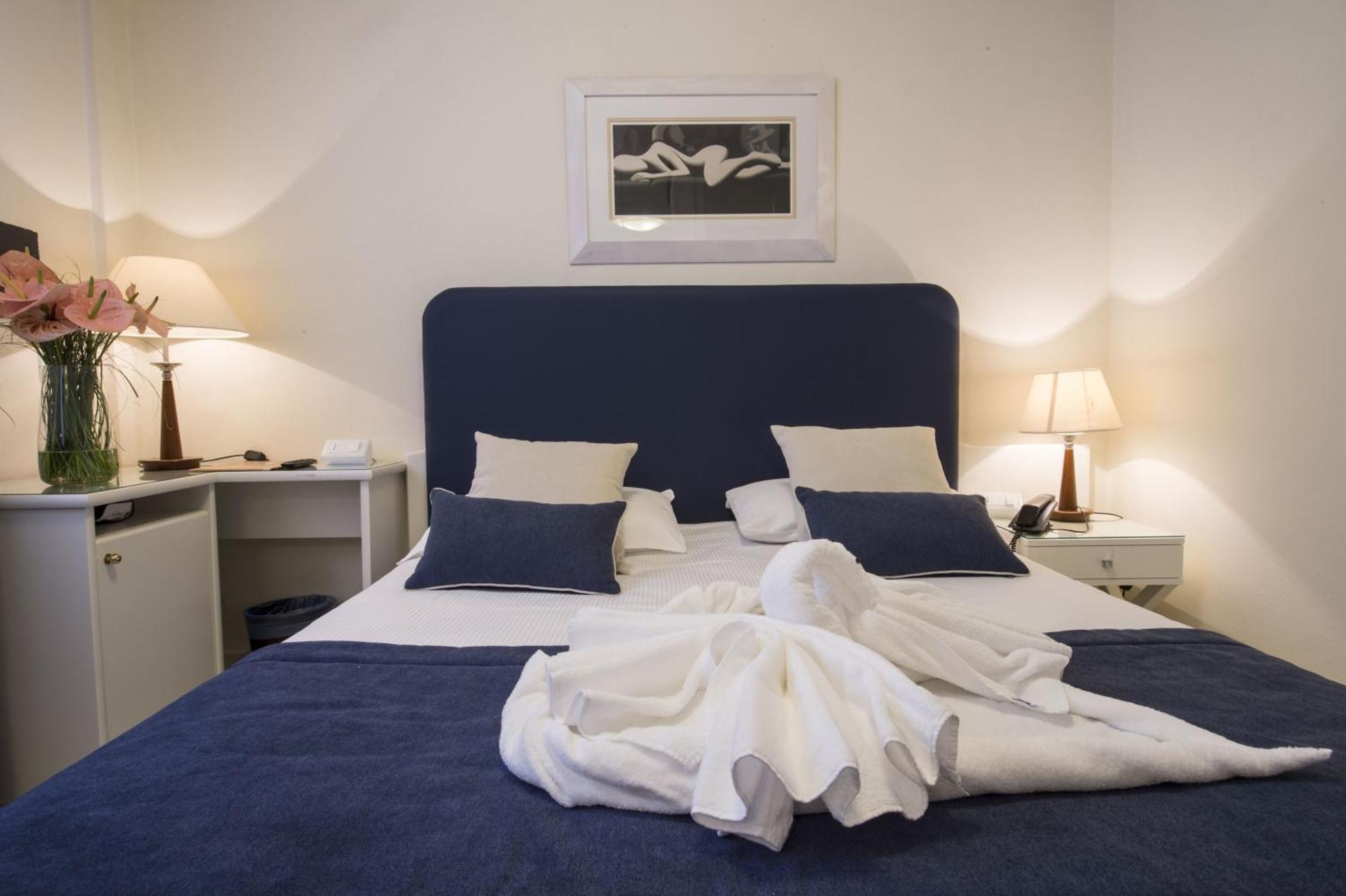 Deluxe Double Room with Balcony and Sea View,1589490364:JPEG