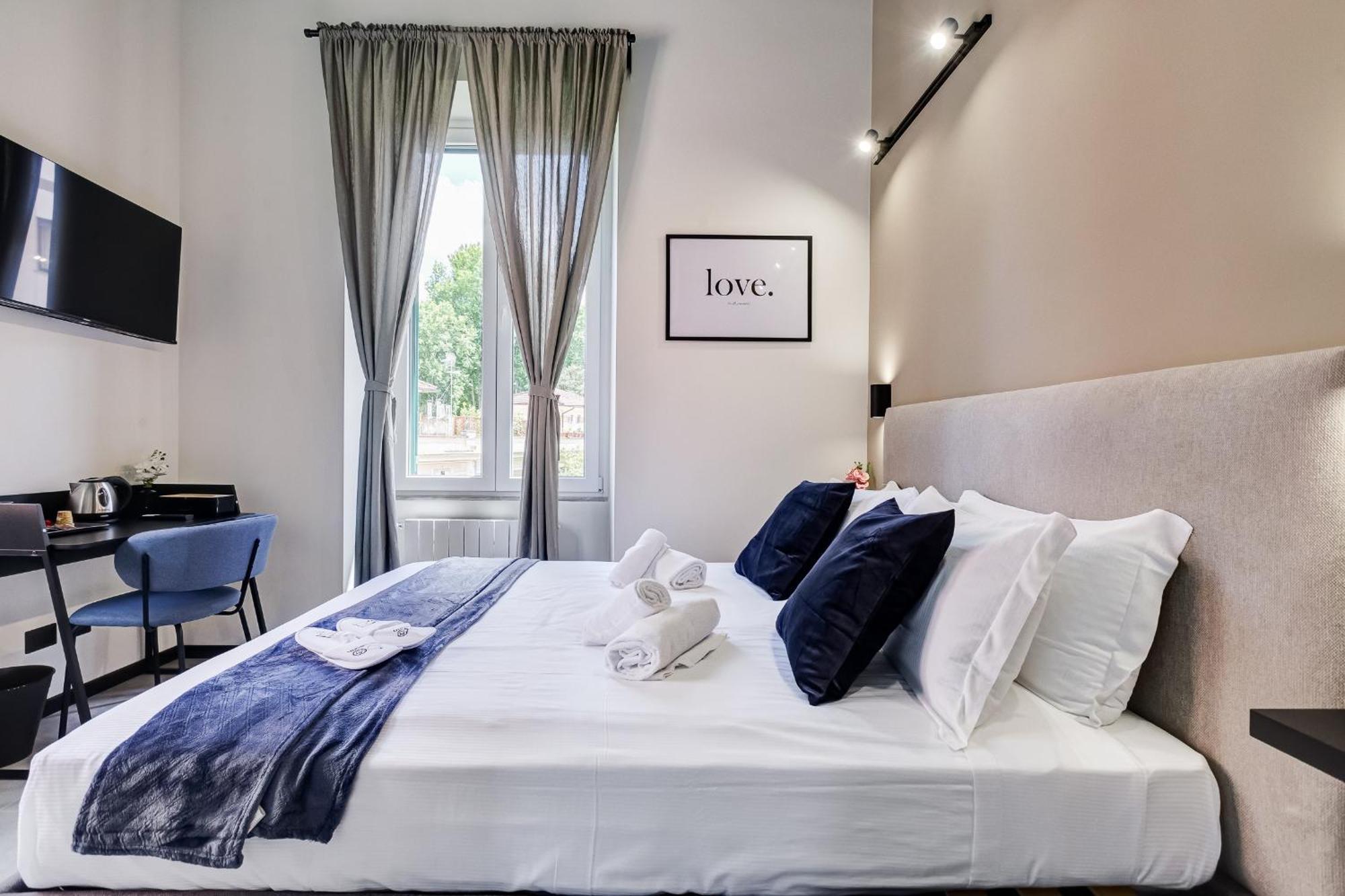 Deluxe Room,1589986278:JPEG