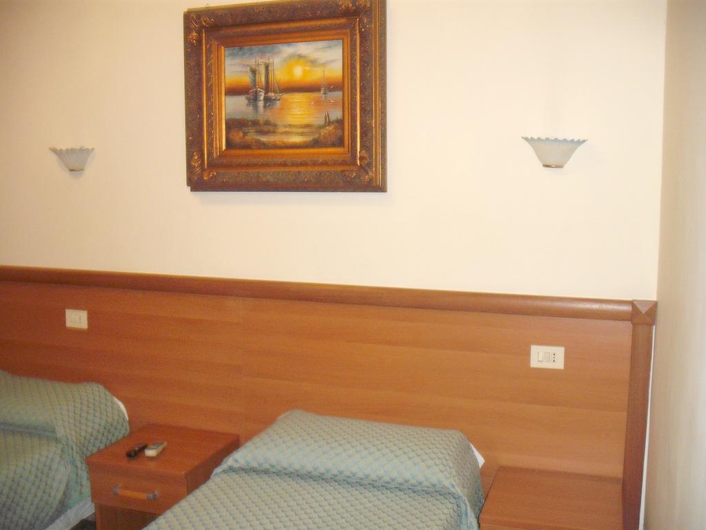 Double or Twin Room,173388318:JPEG