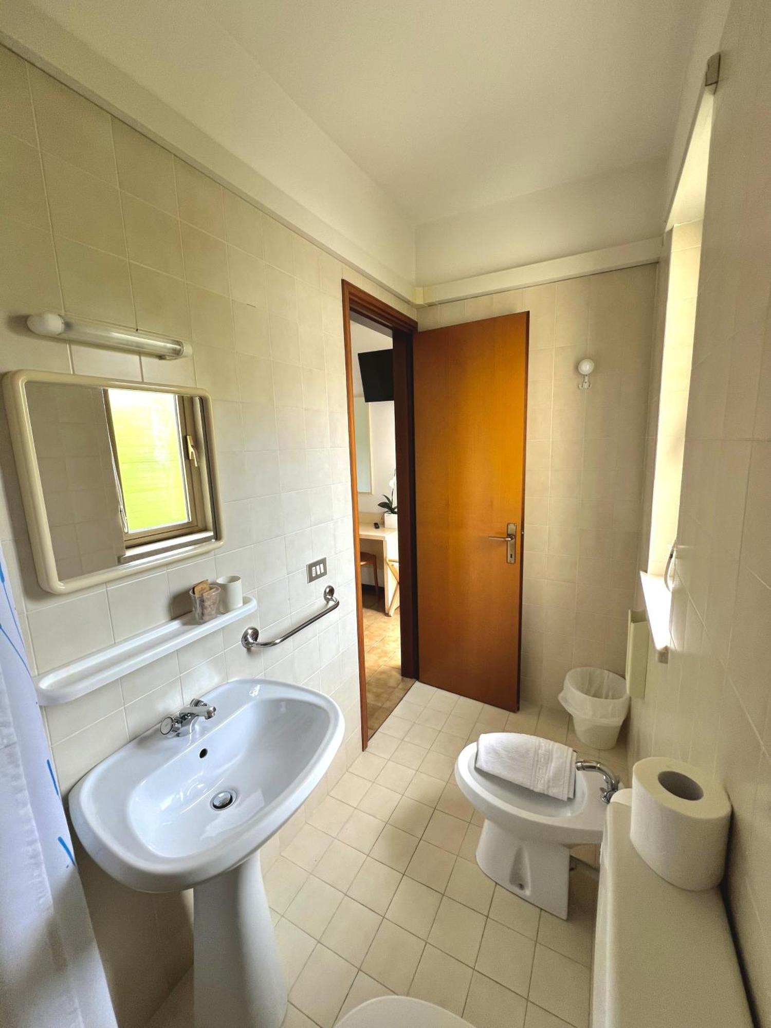 Economy Double Room,1594694841:JPEG