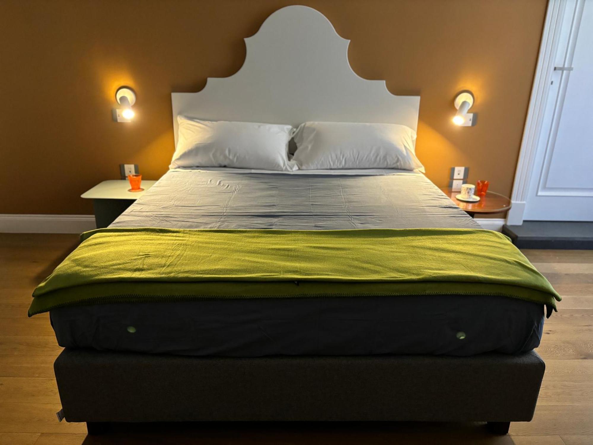 Deluxe Room with Internal View,1596508725:JPEG