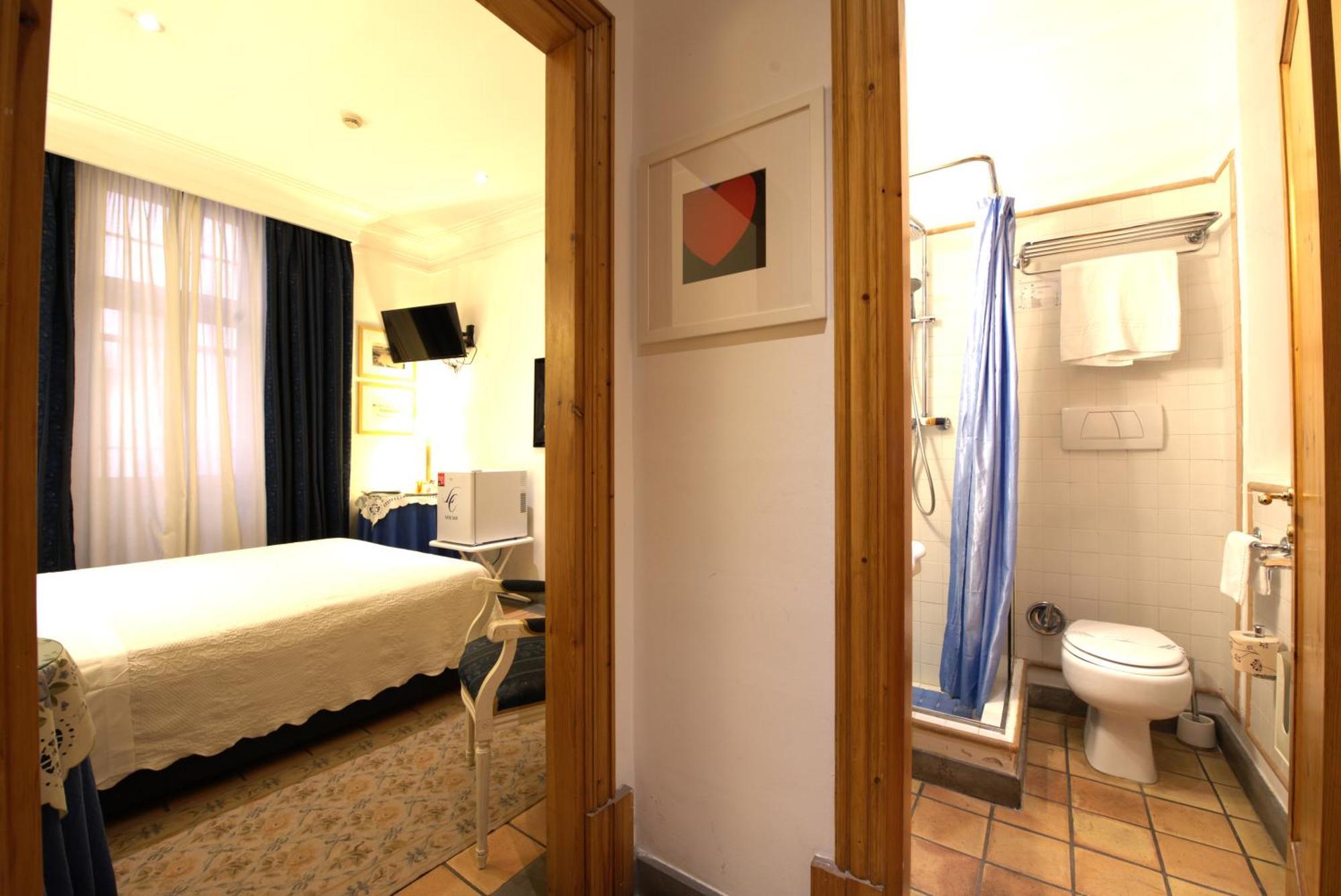 Small Double Room with Internal View,1598888789:JPEG