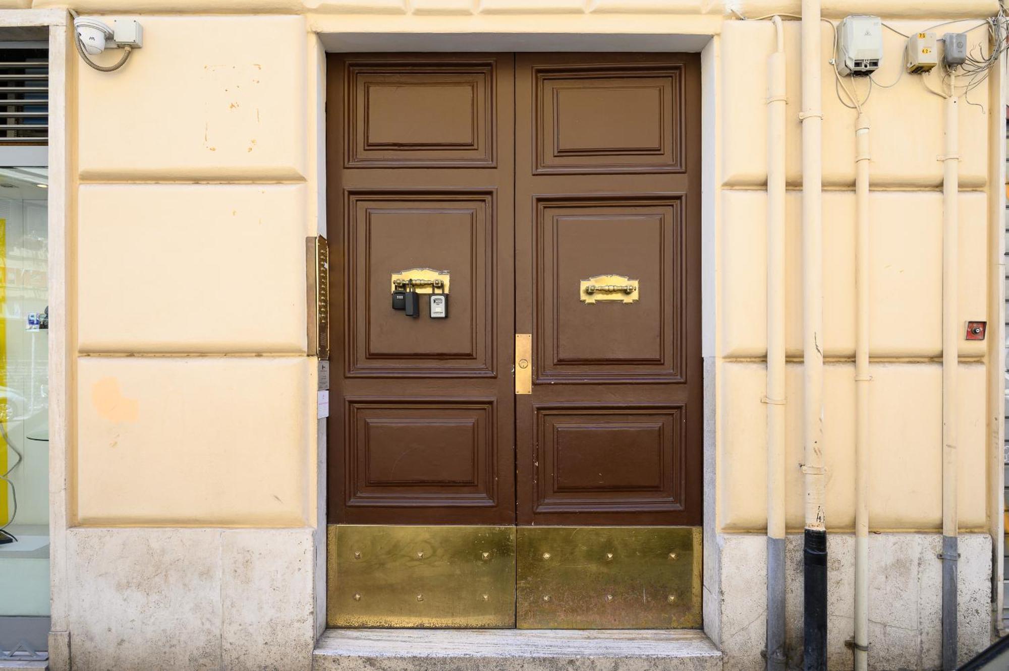 Double Room,1598970261:JPEG