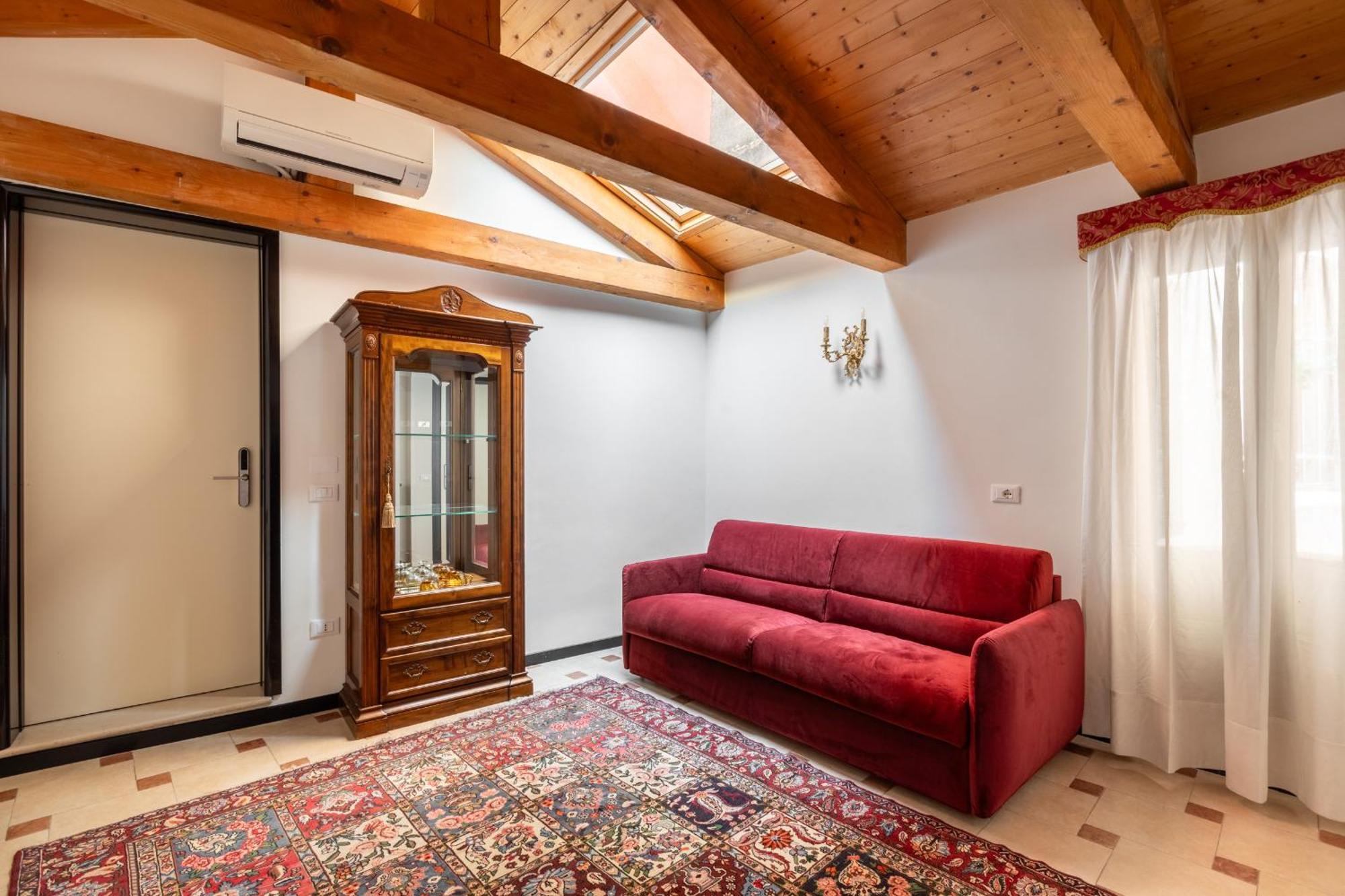 Family Room,1599258339:JPEG