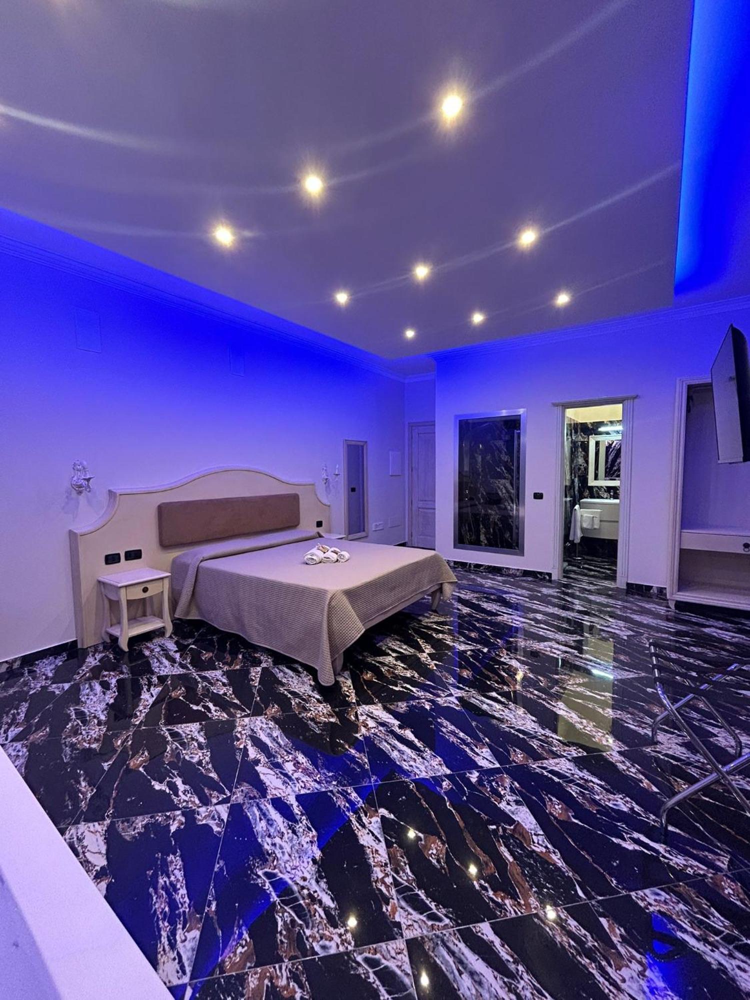 King Suite with Spa Bath,1602331488:JPEG