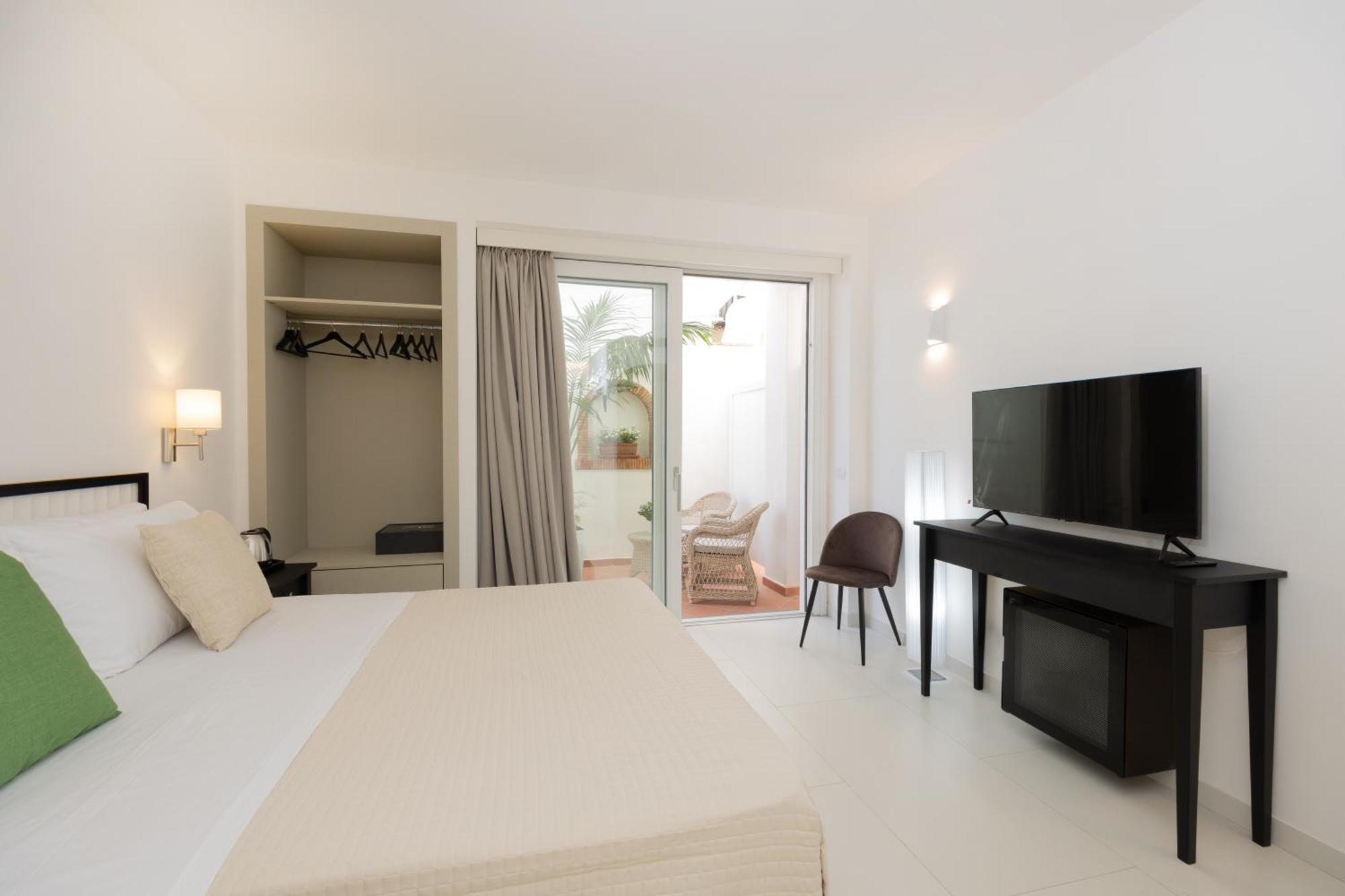 Double Room Private Bathroom