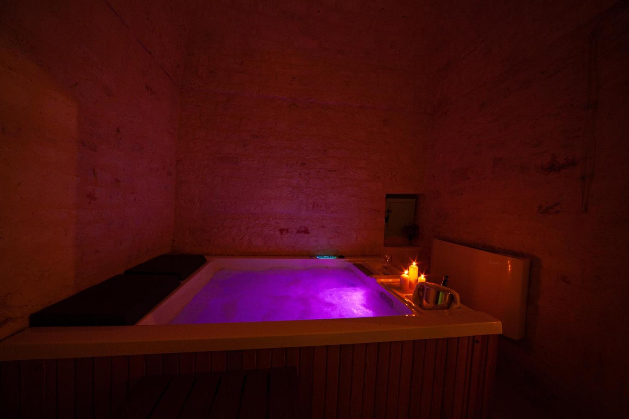 Suite with Spa Bath,1607003781:JPEG