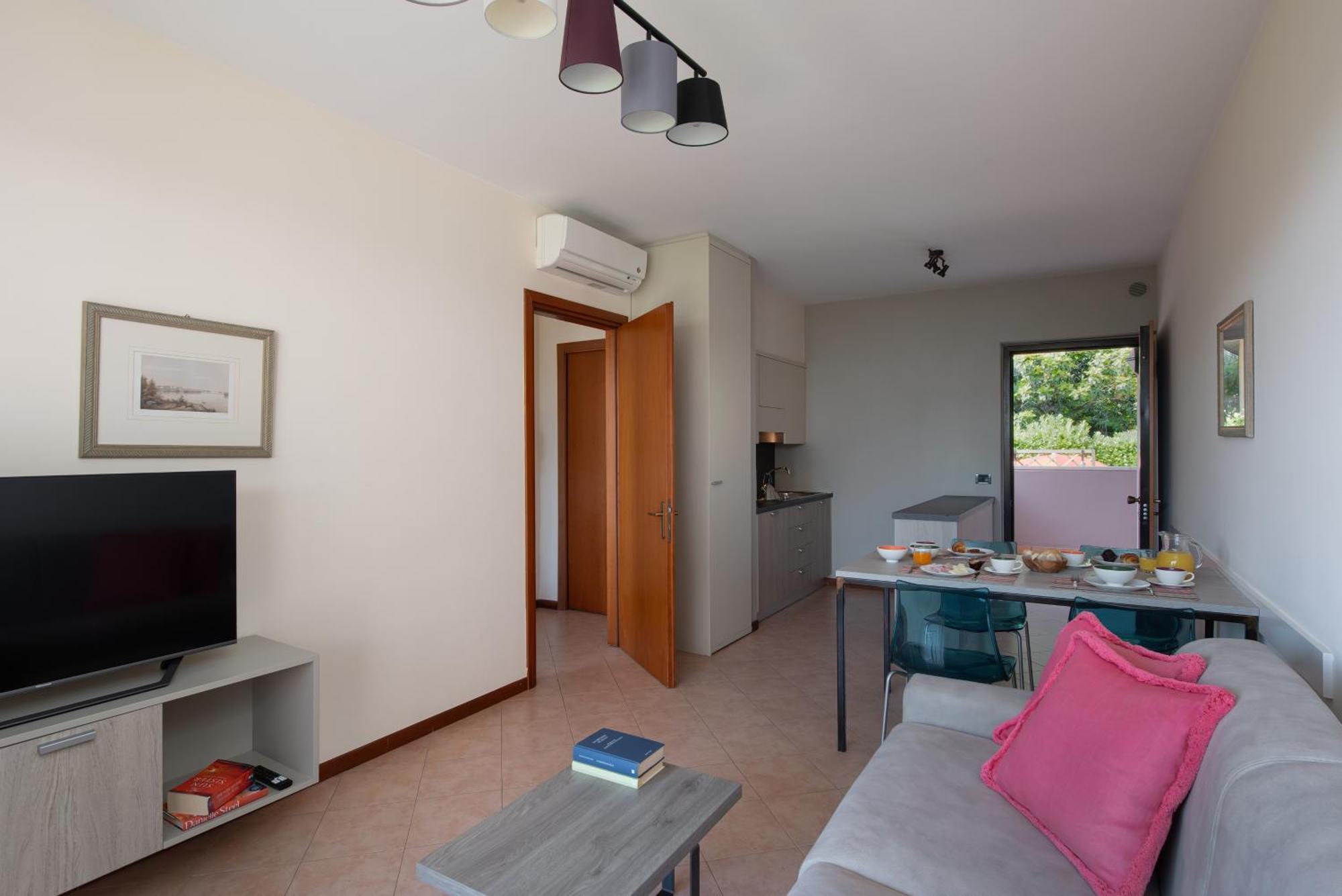 Appartamento con 2 Camere da Letto e Vista Giardino