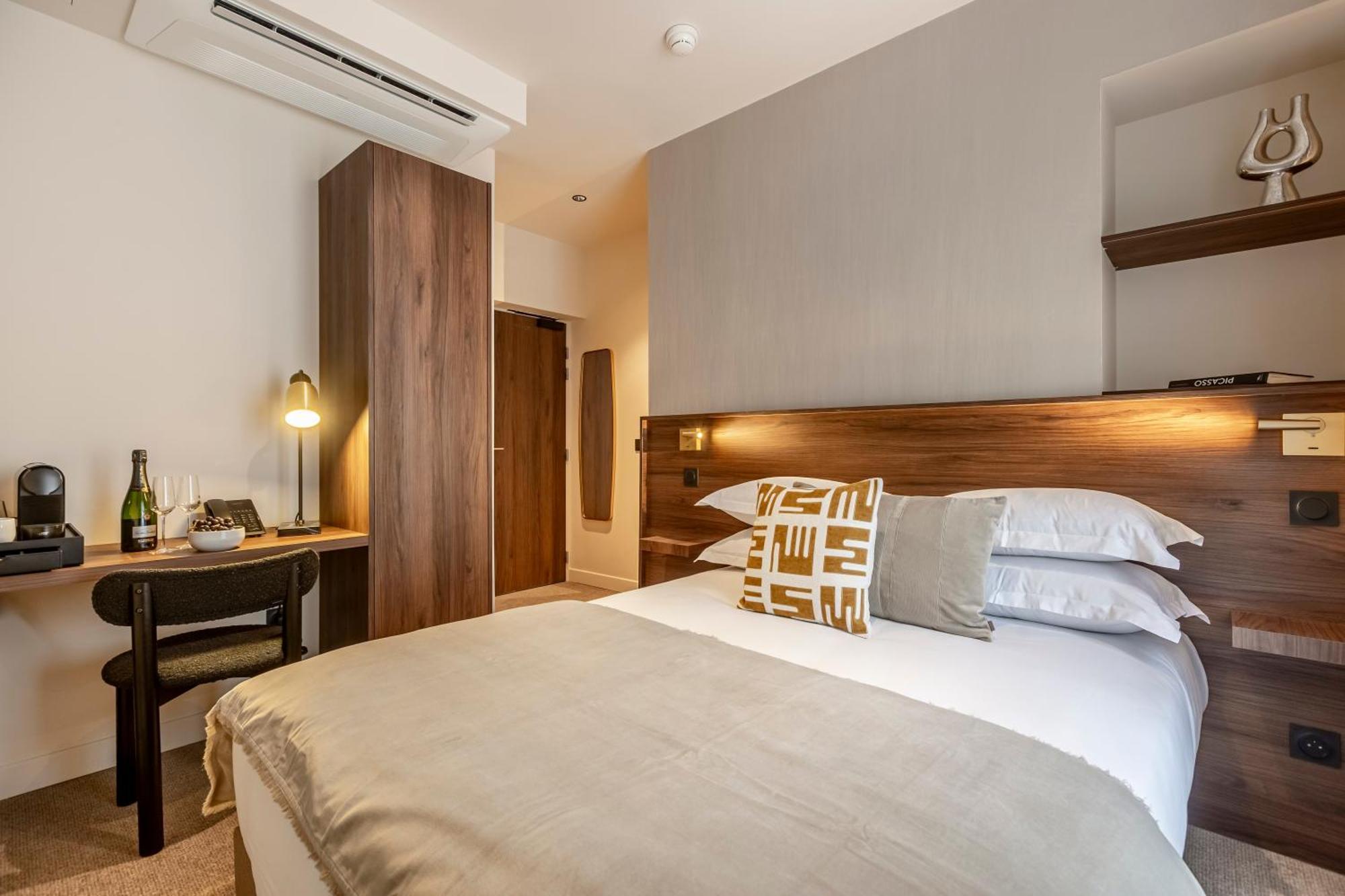 Small Double Room,1618750227:JPEG