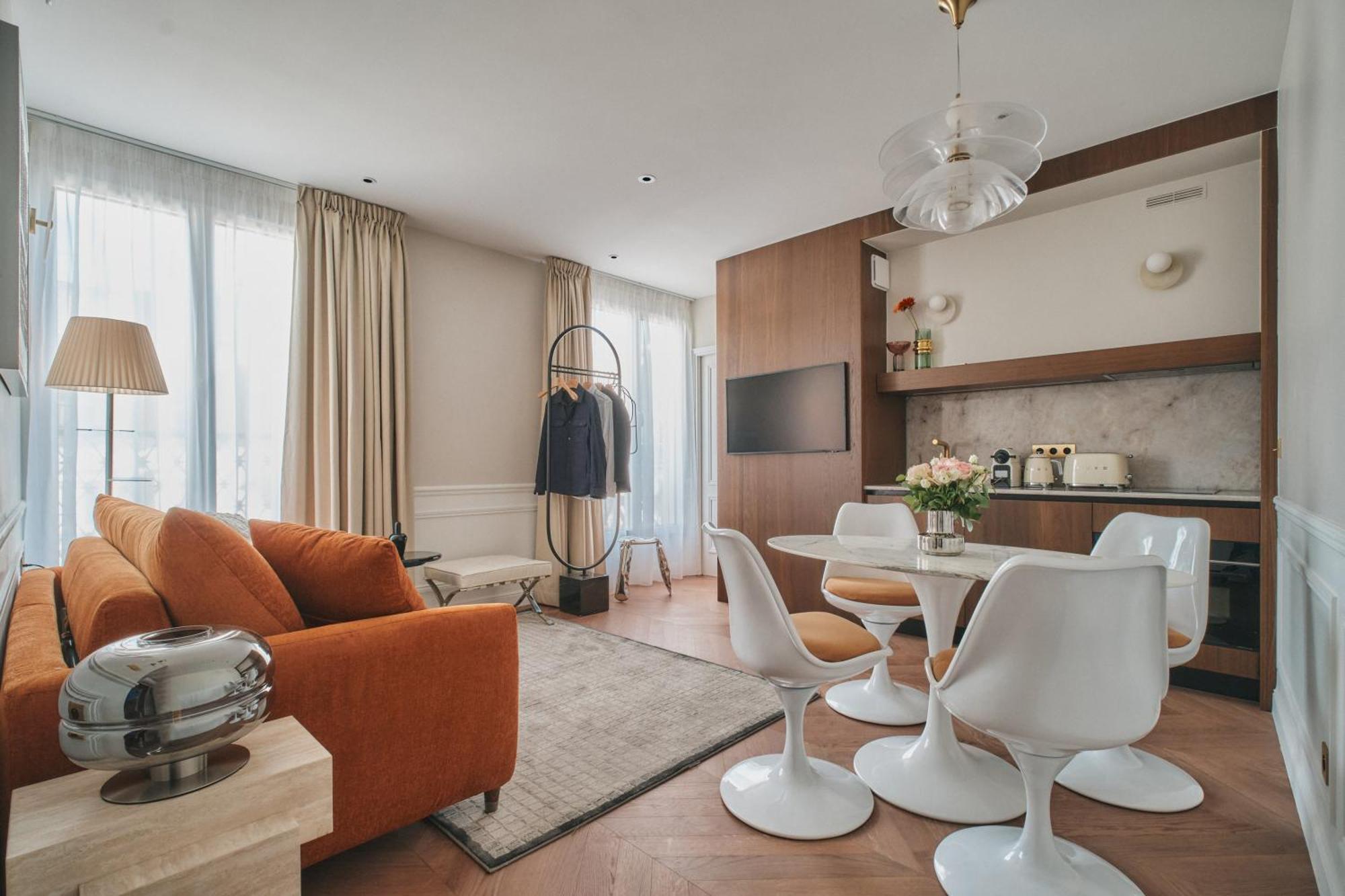 Appartamento con 1 Camera da Letto, Balcone e Vista Città - 503