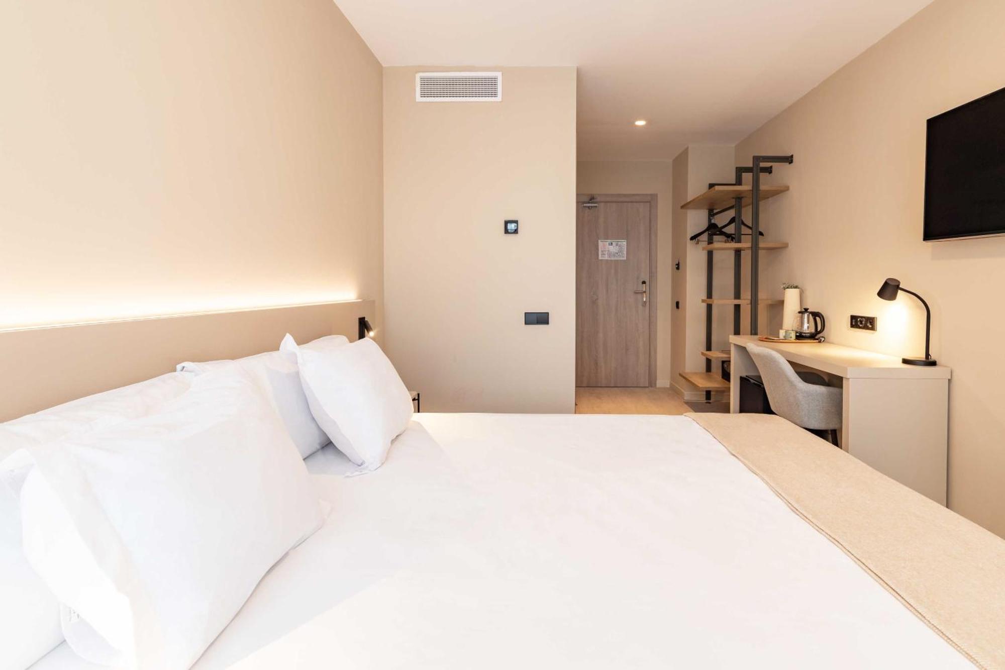 Economy Double or Twin Room,1622760736:JPEG