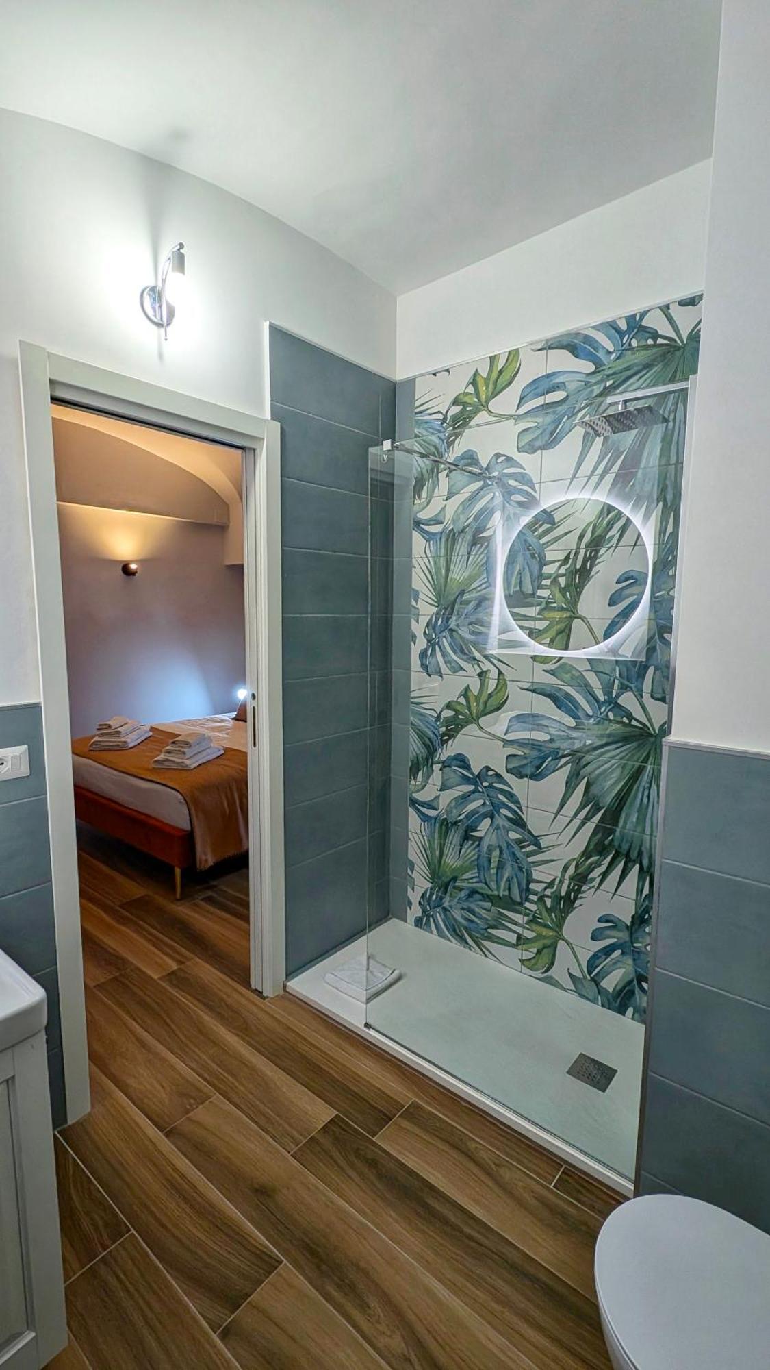 Deluxe Room (2 Adults + 1 Child),1622782841:JPEG